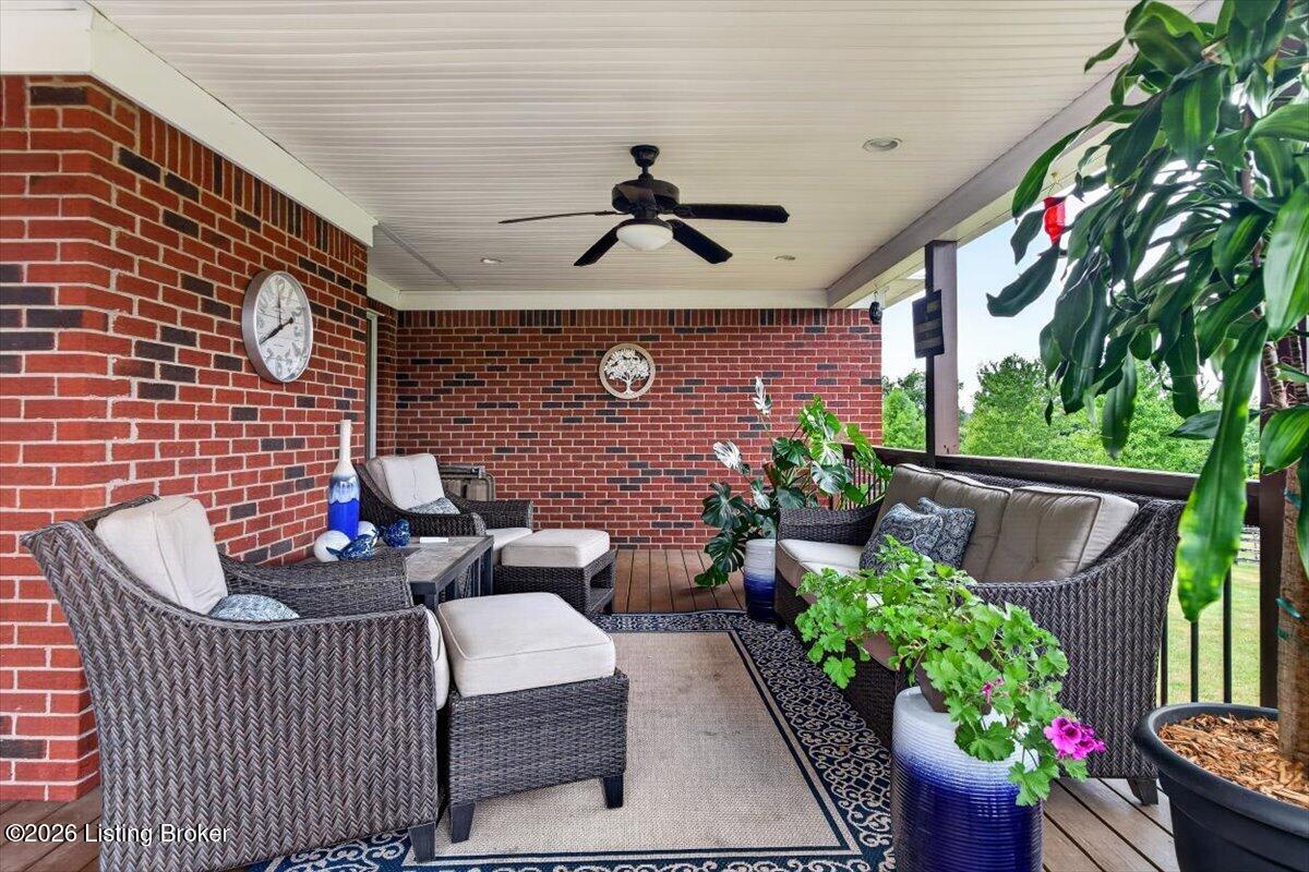 1911 Clarke Pointe Dr Property Photo 6