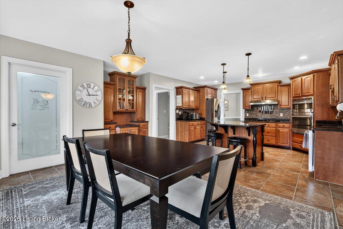 1911 Clarke Pointe Dr Property Photo 14