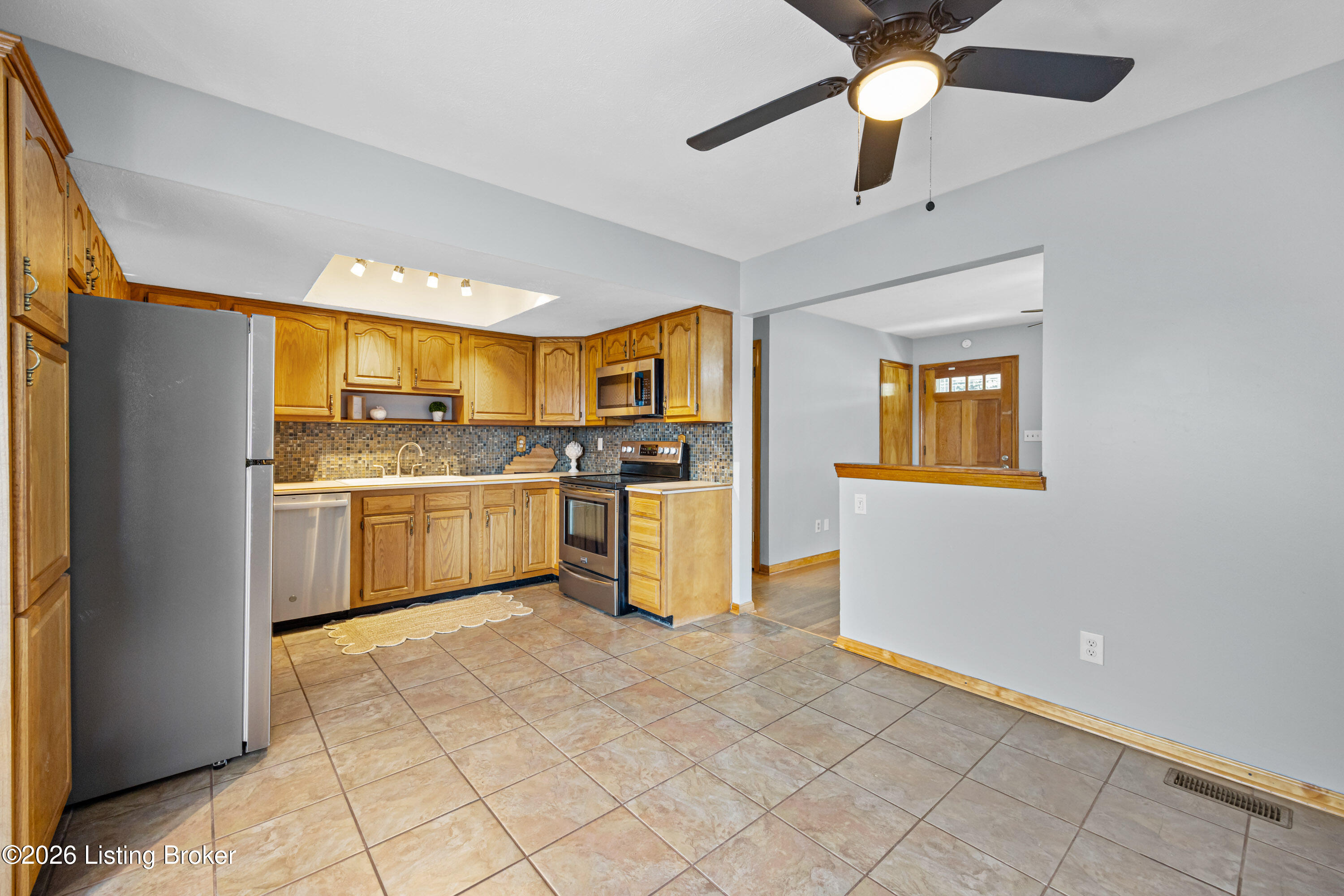 6908 Ledgerock Rd Property Photo 12