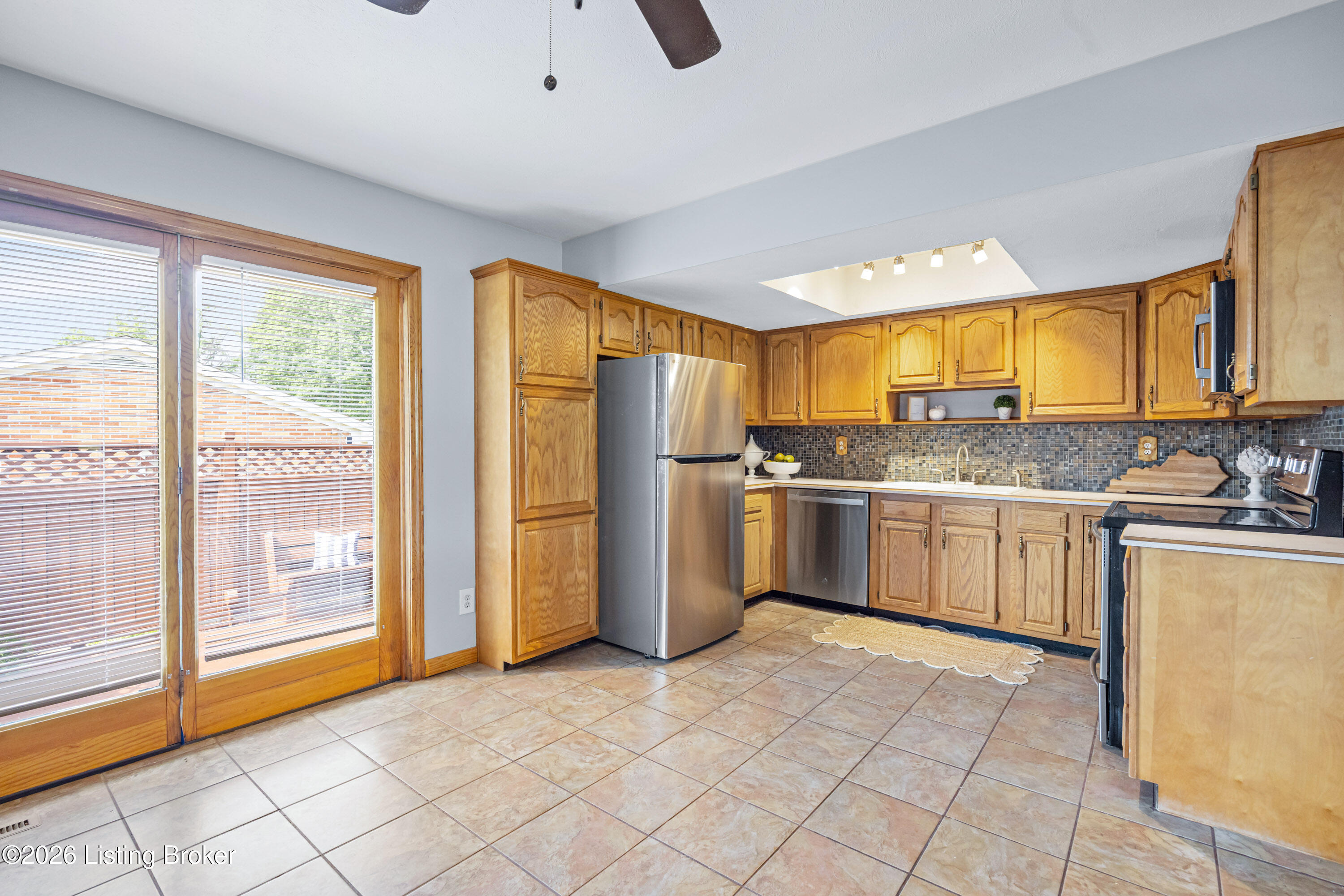6908 Ledgerock Rd Property Photo 15