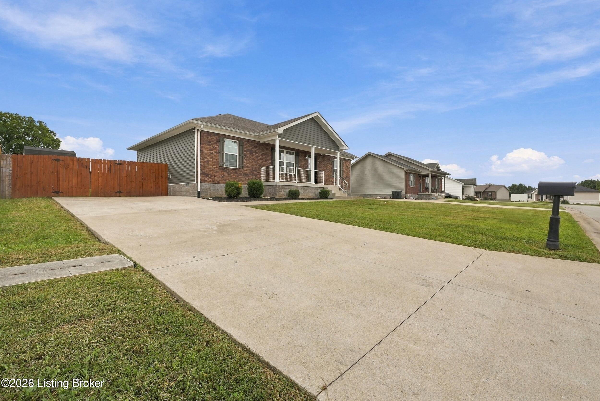 110 Redwood Dr Property Photo 3
