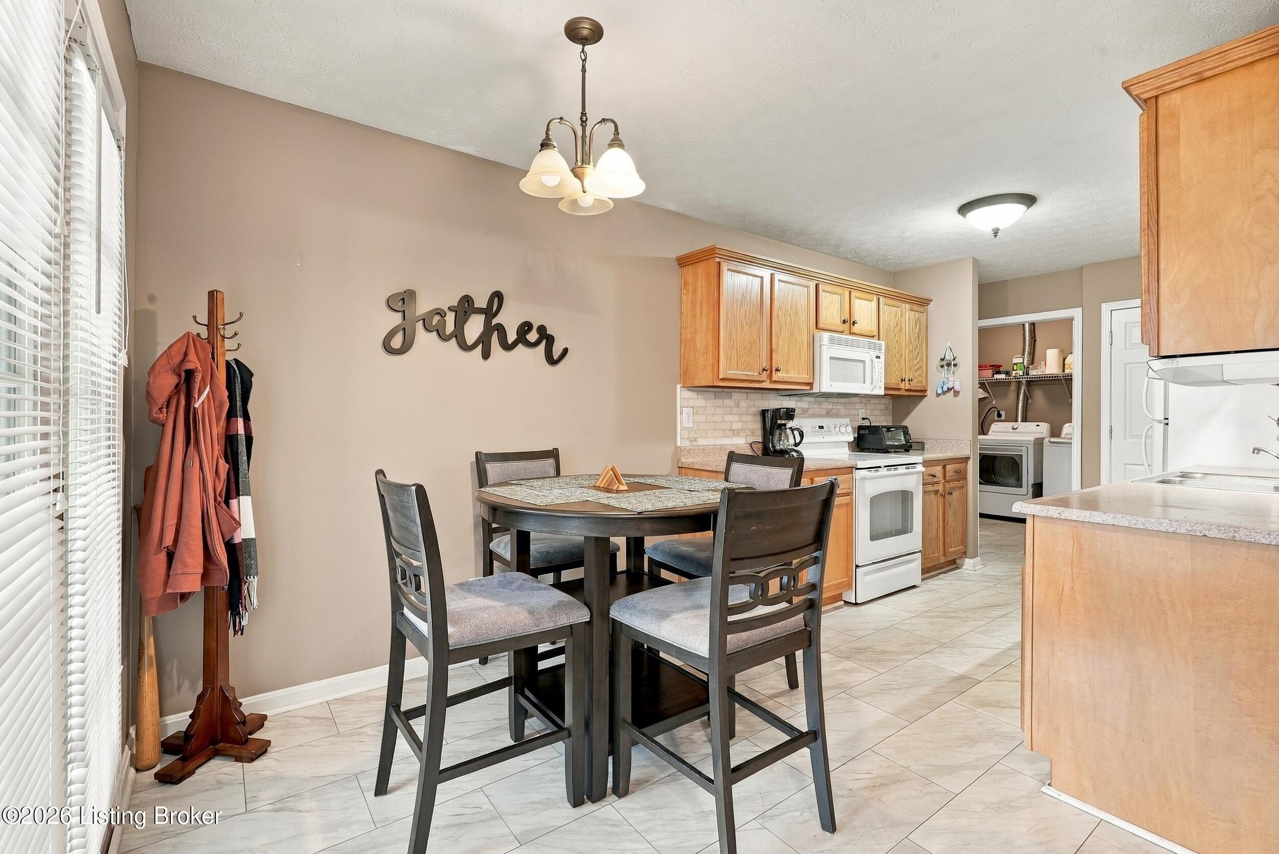 5222 Sand Wood Ln Property Photo 8