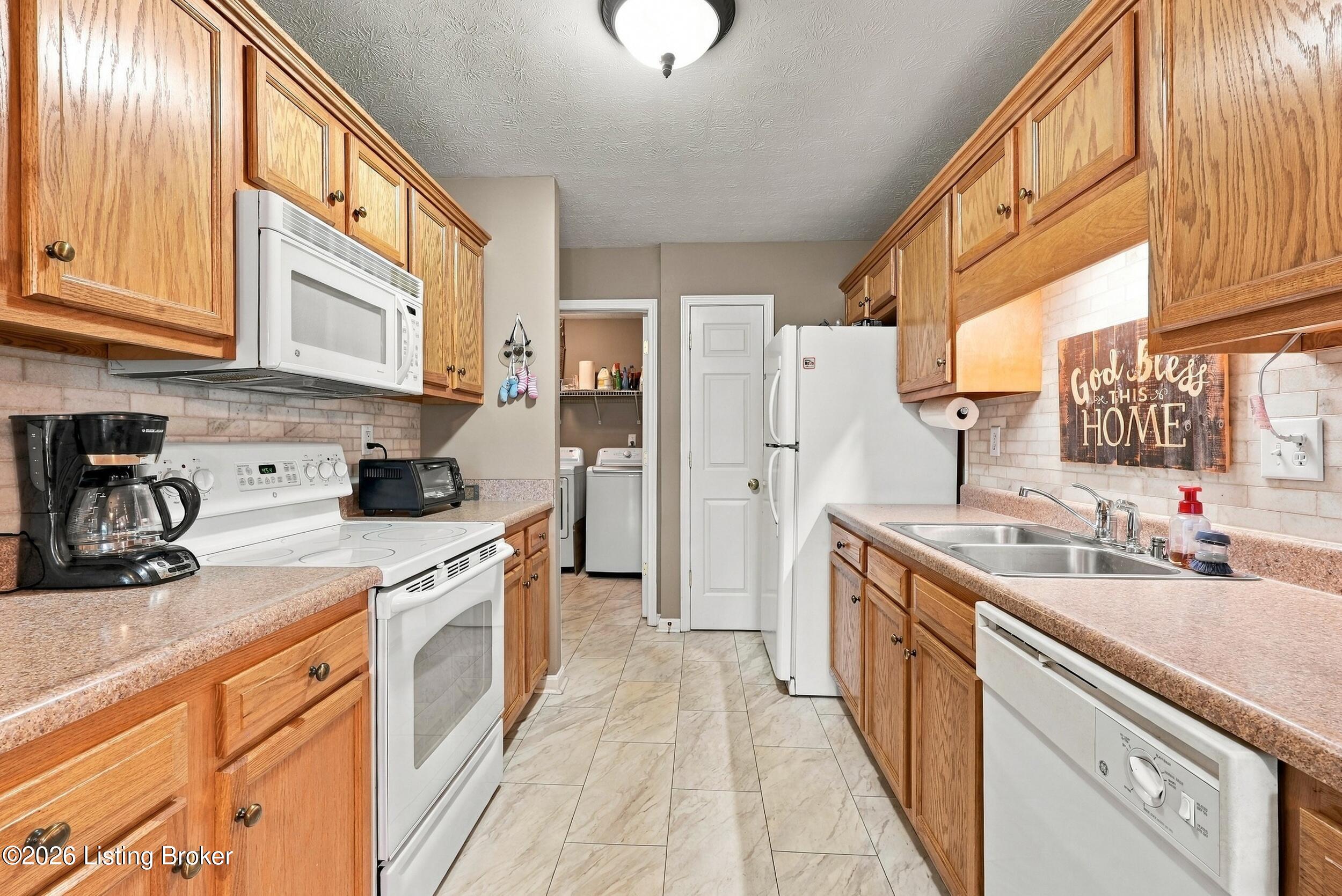 5222 Sand Wood Ln Property Photo 9