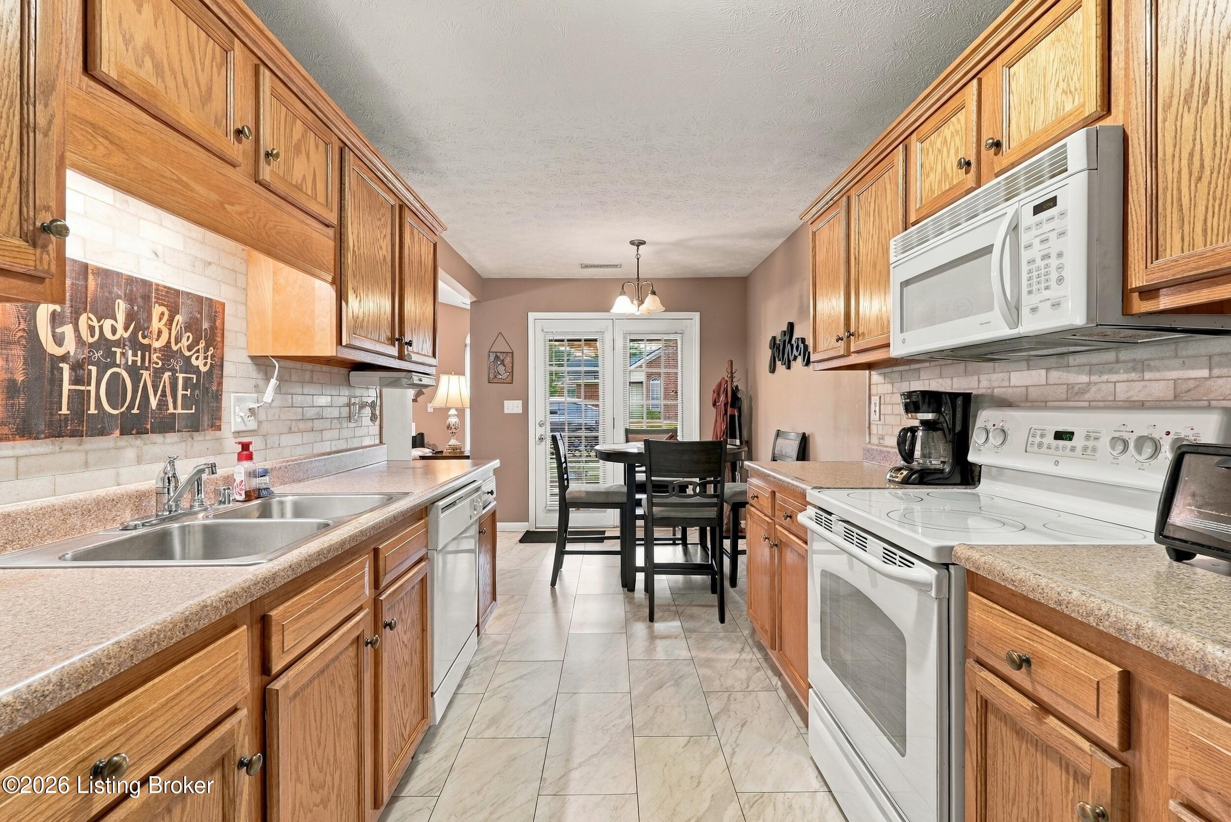 5222 Sand Wood Ln Property Photo 10