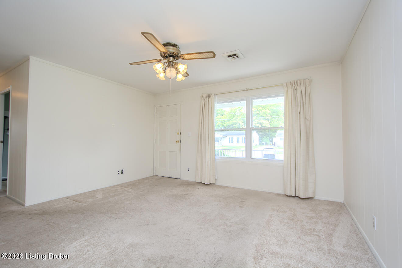 5712 Loretta St Property Photo 7