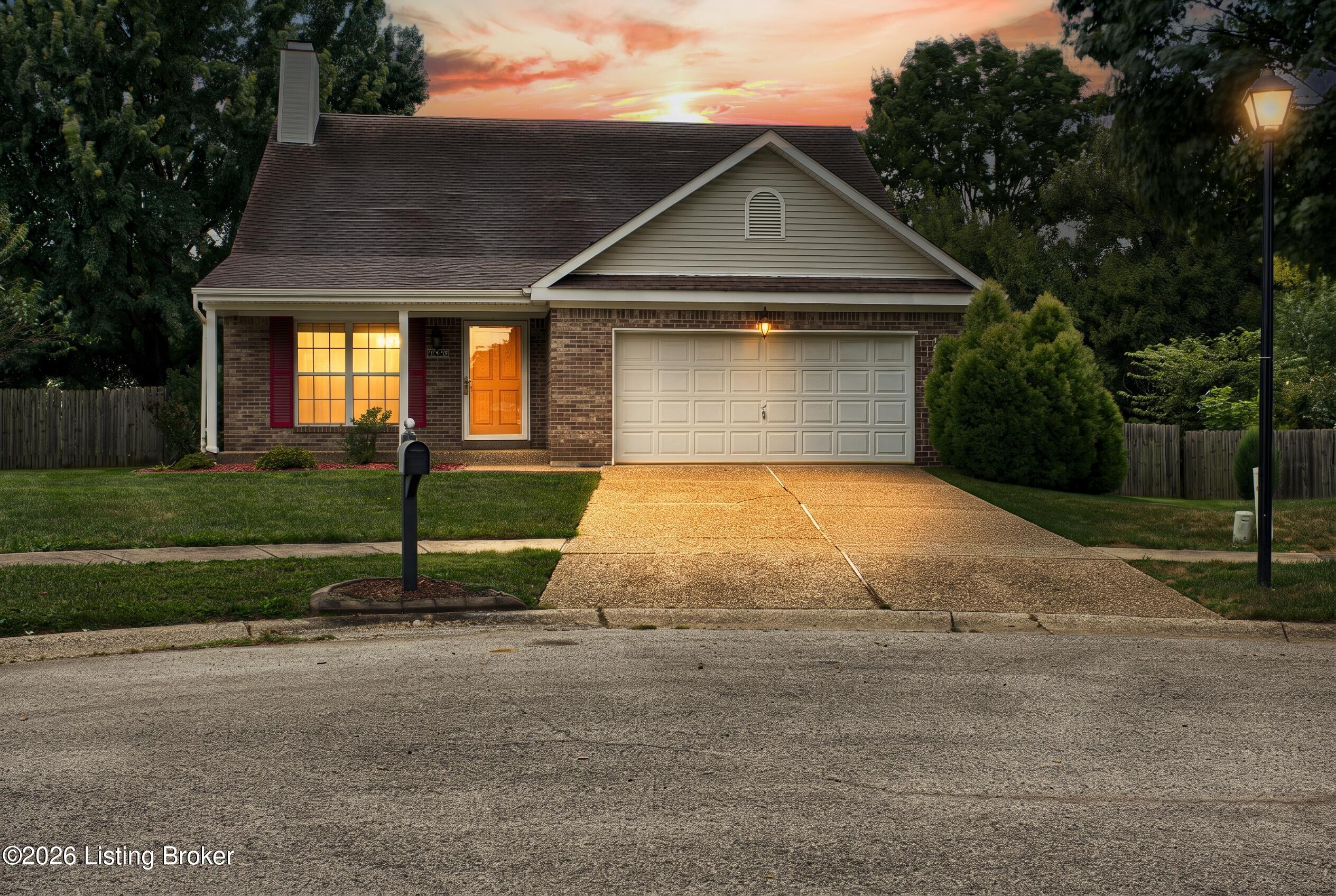 4823 Oak Pointe Dr Property Photo 2