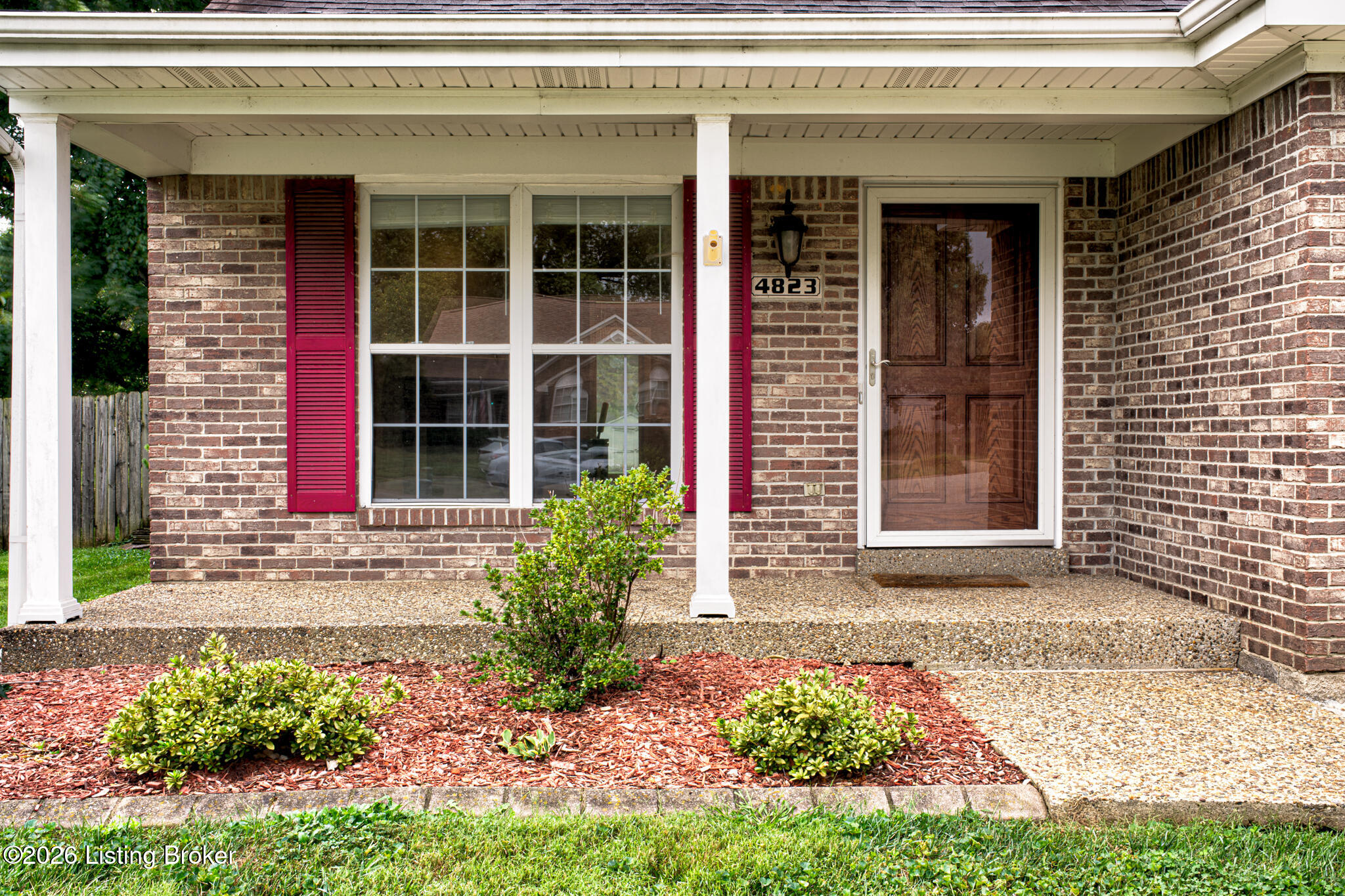 4823 Oak Pointe Dr Property Photo 3