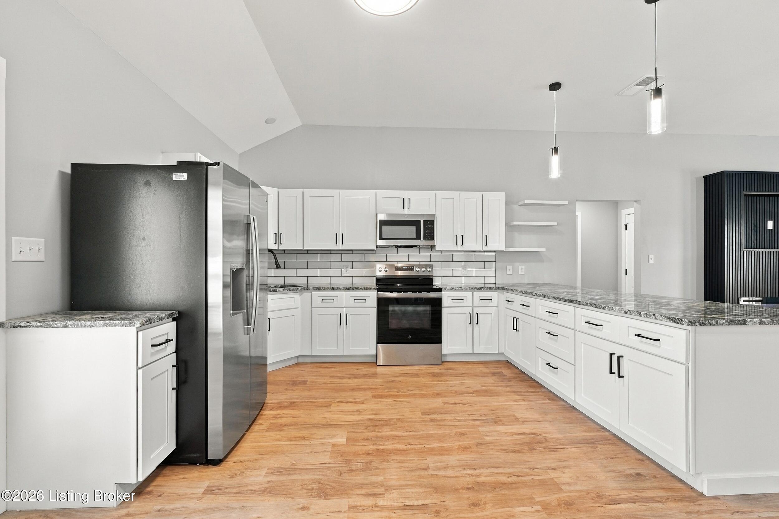 180 Azure Dr Property Photo 11