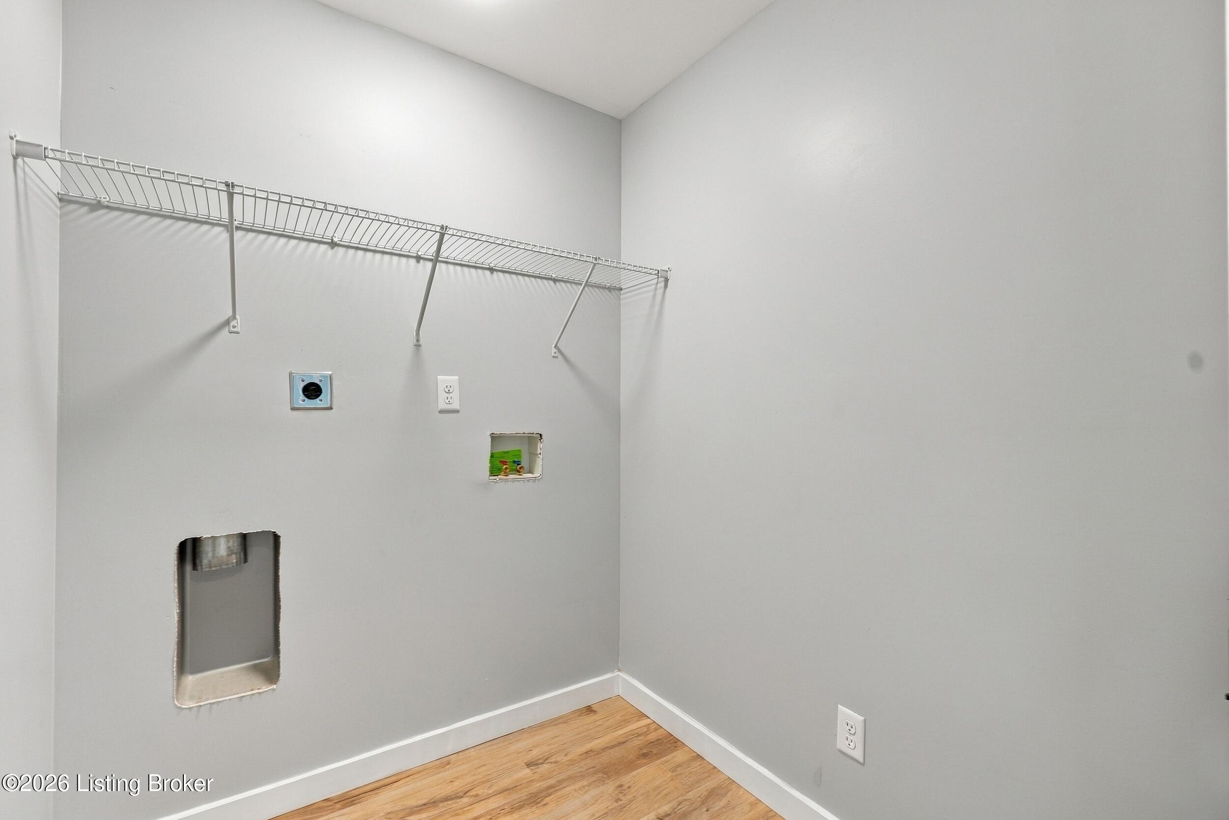 180 Azure Dr Property Photo 23