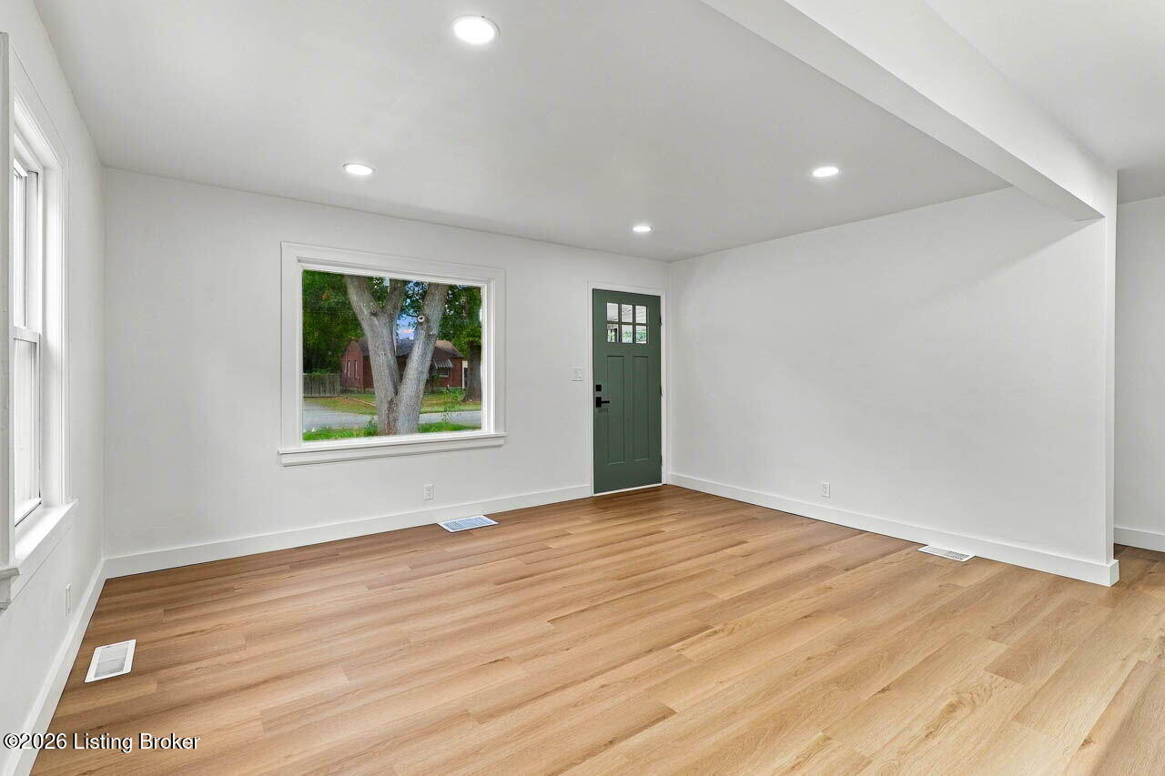 1506 Aletha Dr Property Photo 10