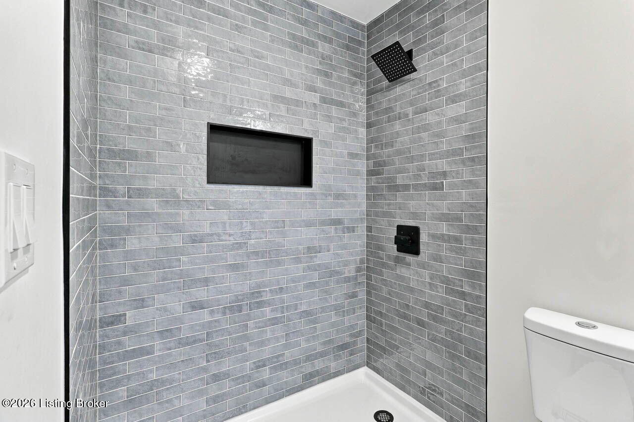 1506 Aletha Dr Property Photo 22