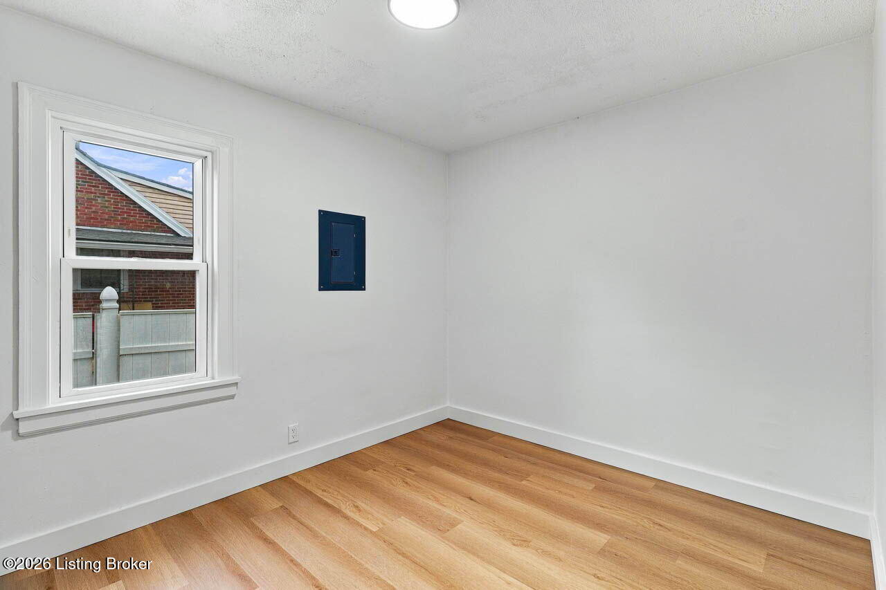 1506 Aletha Dr Property Photo 29