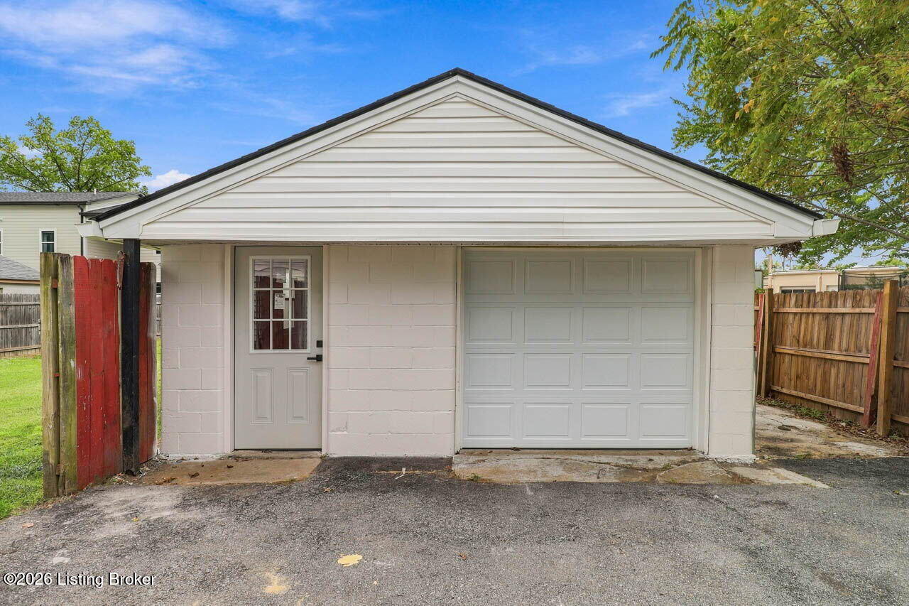 1506 Aletha Dr Property Photo 33