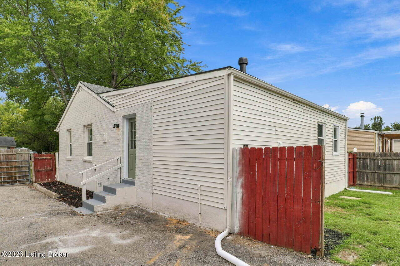 1506 Aletha Dr Property Photo 35