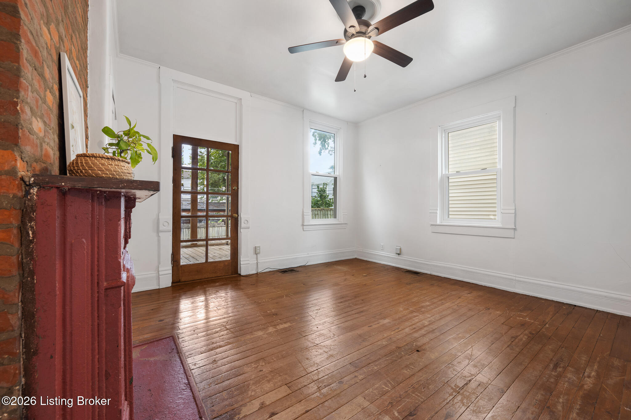 1421 Morton Ave Property Photo 17