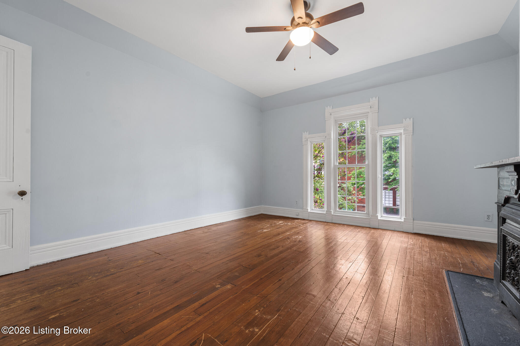 1421 Morton Ave Property Photo 37