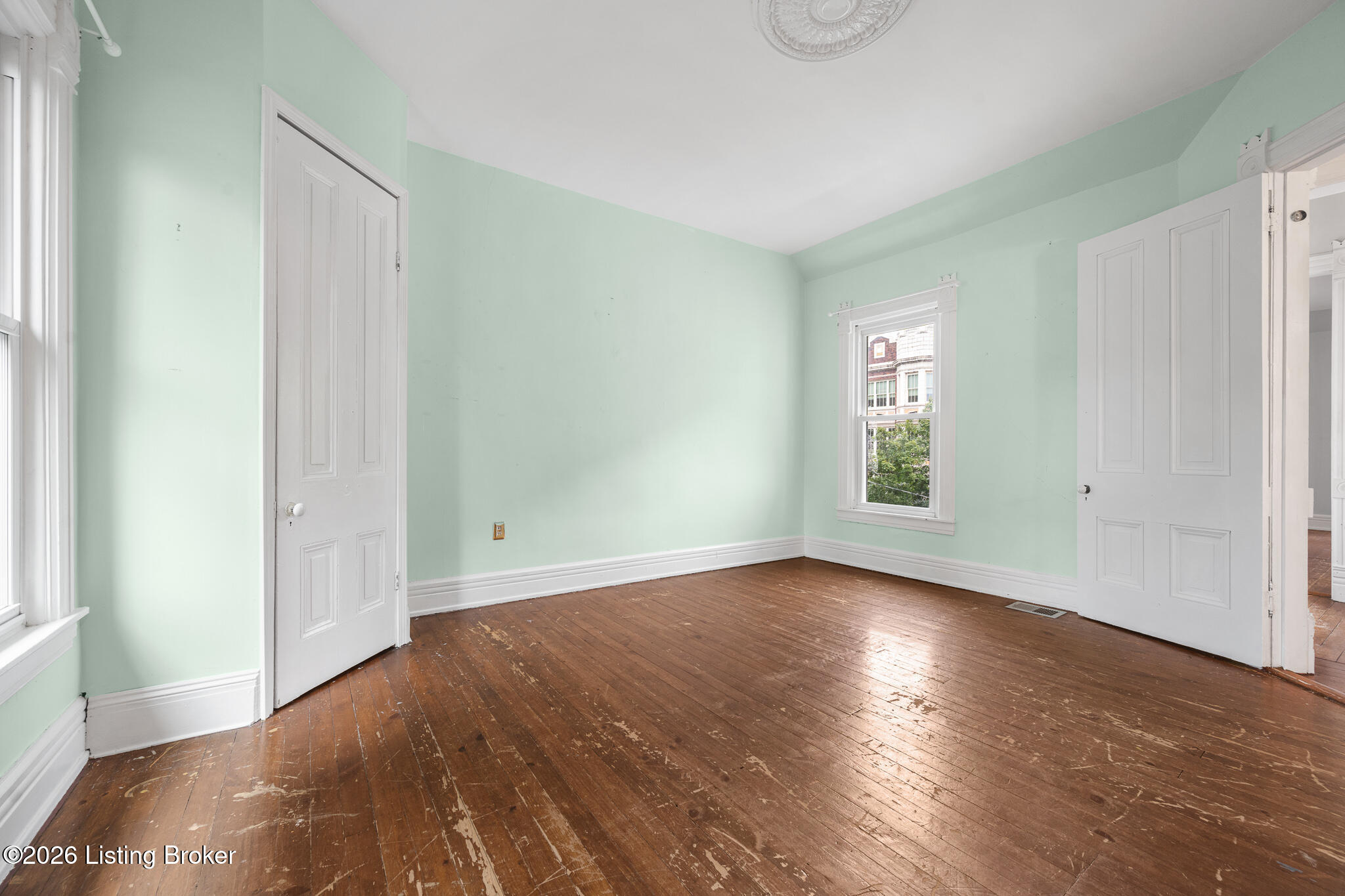 1421 Morton Ave Property Photo 42