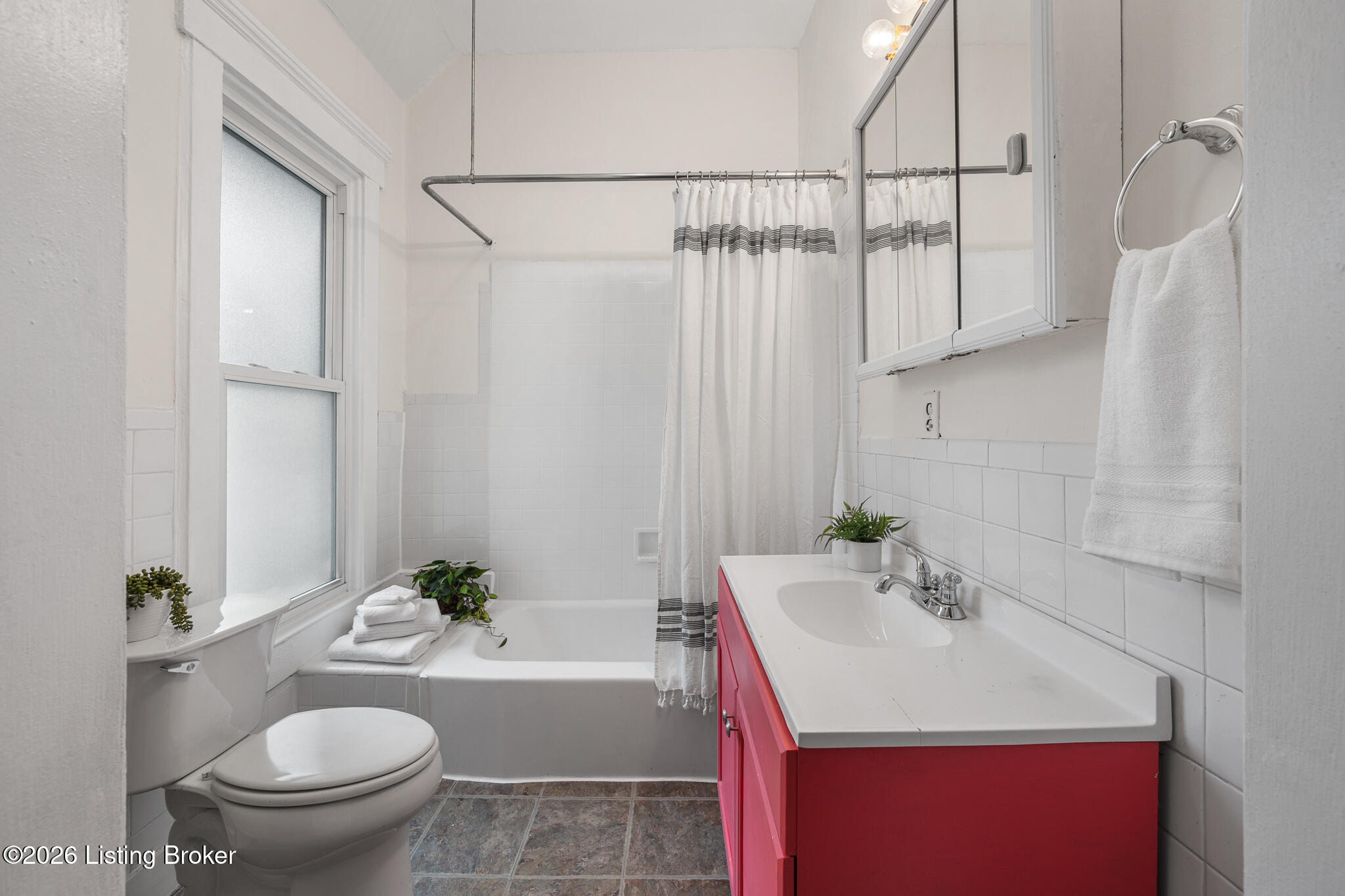 1421 Morton Ave Property Photo 47