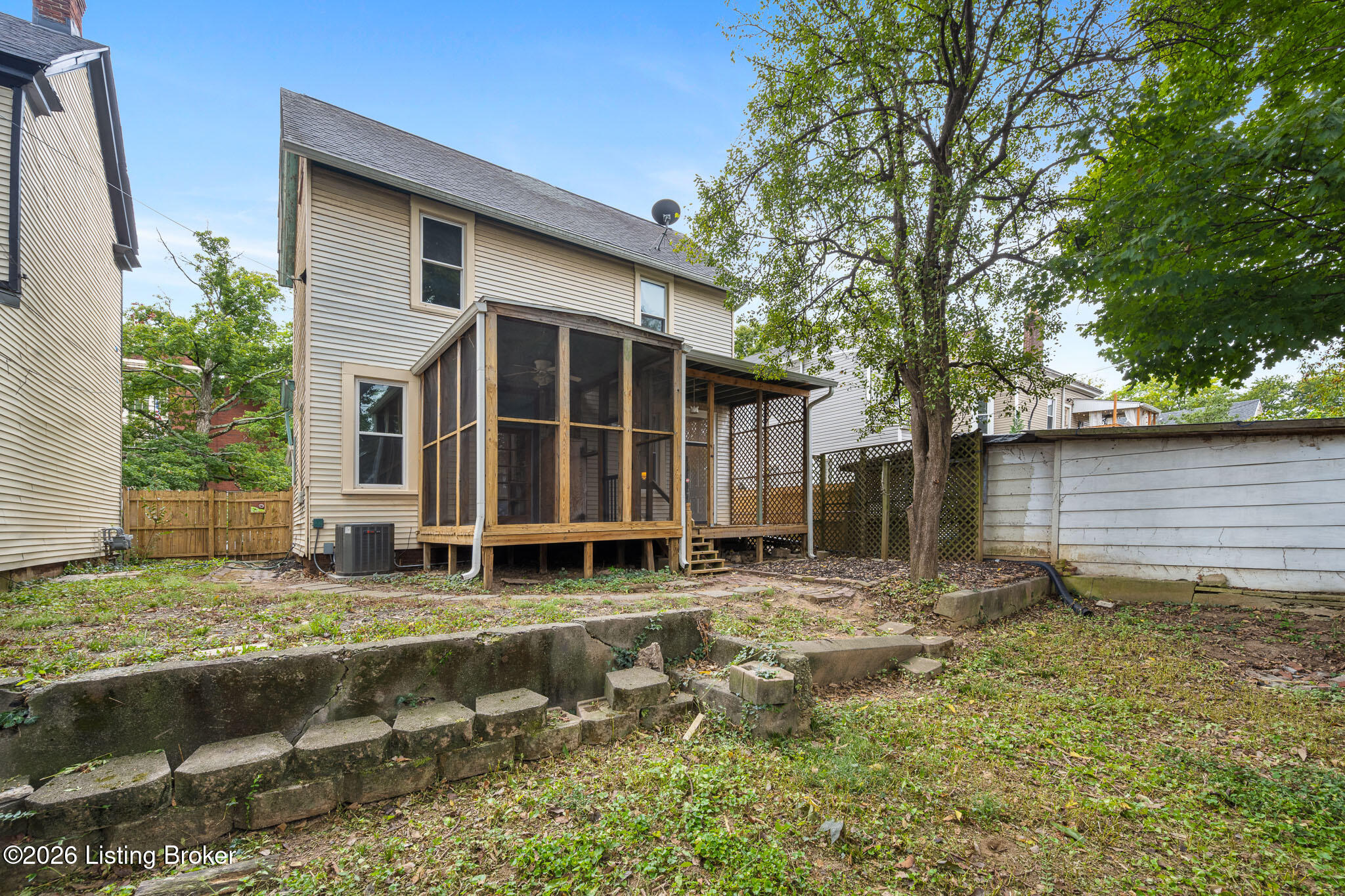 1421 Morton Ave Property Photo 52