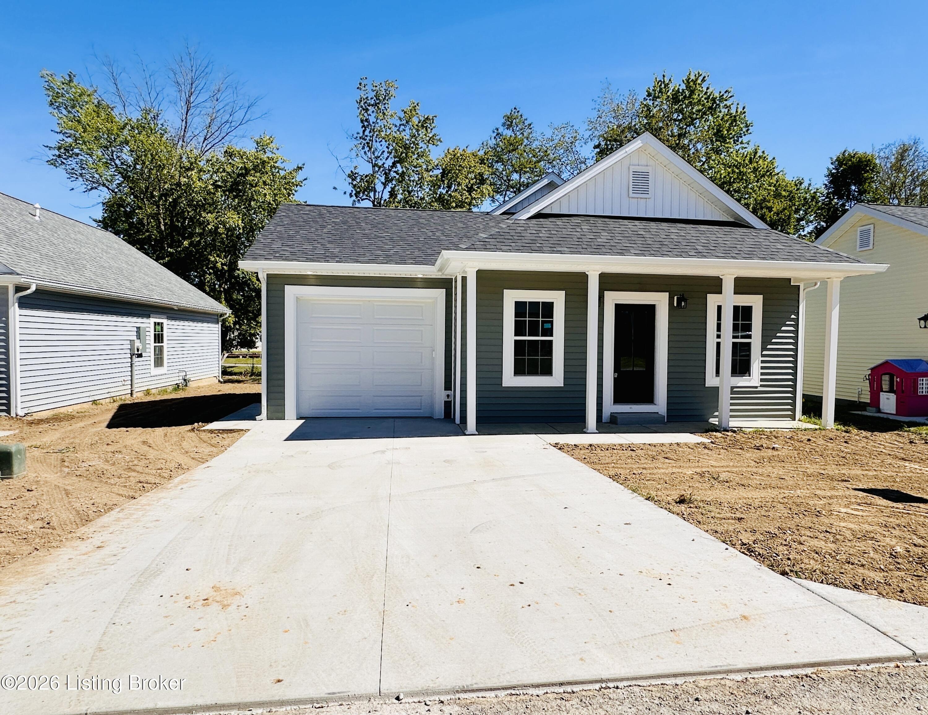 405 Strawberry Ln Property Photo 5