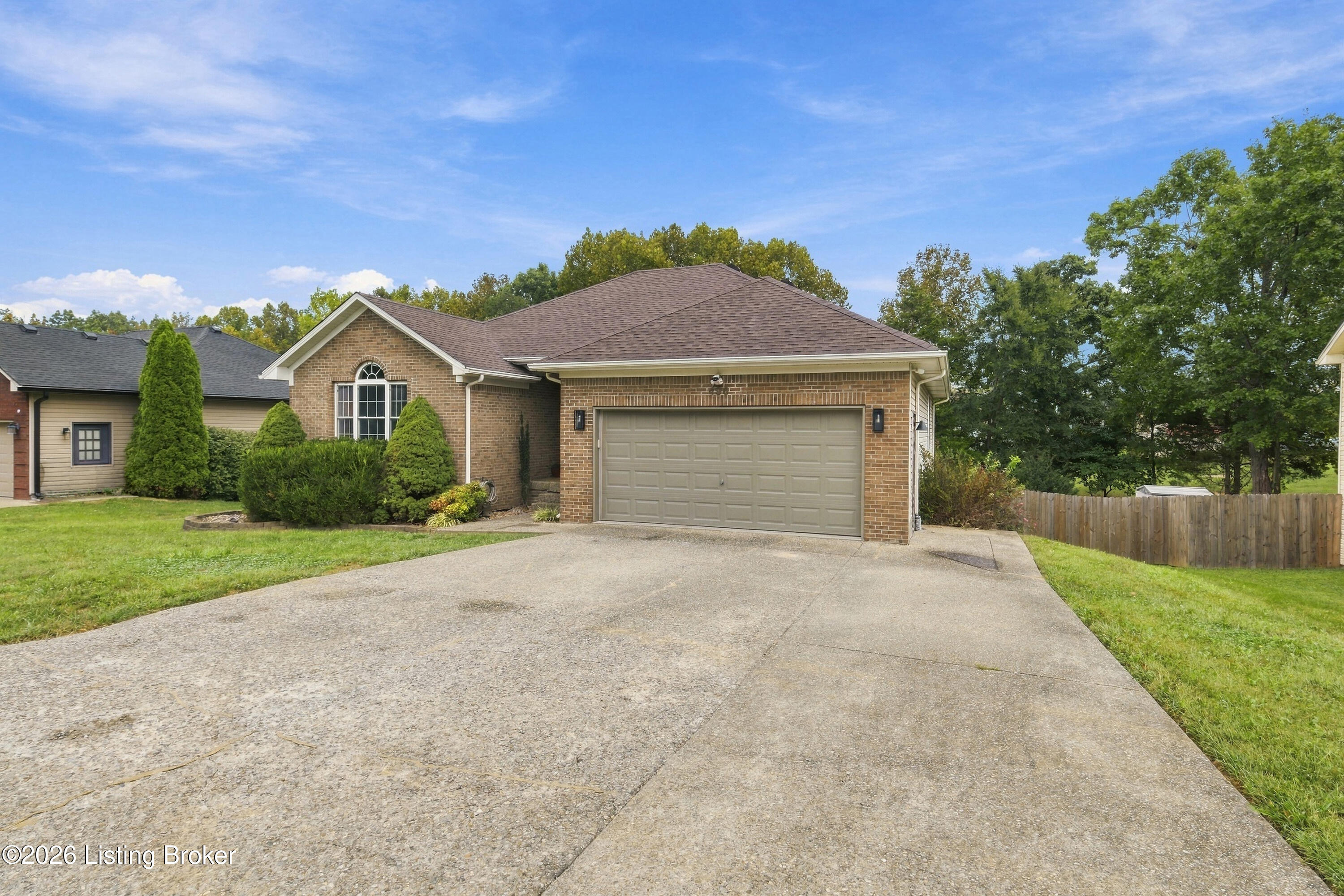 496 Simmons Ln Property Photo 4