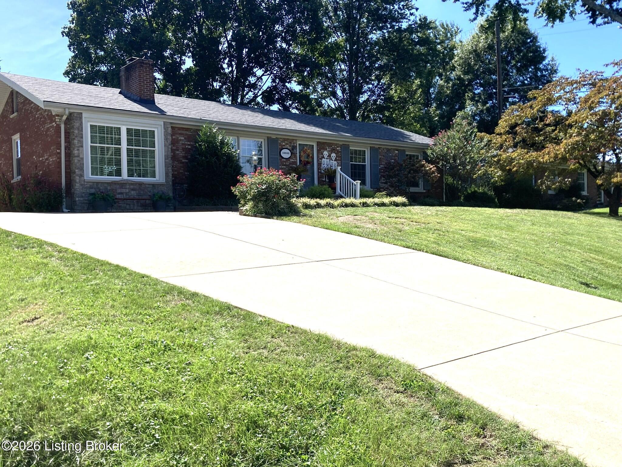 10003 Silverwood Ln Property Photo 4