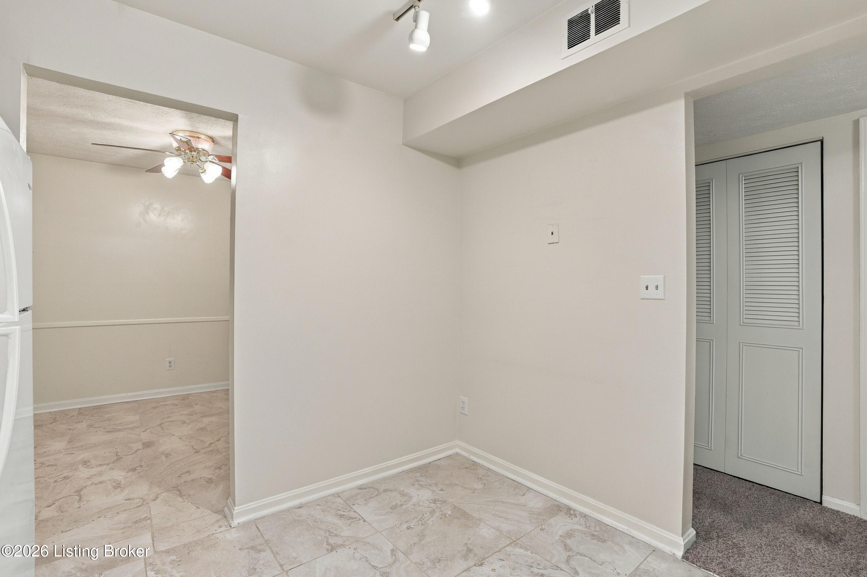 105 Algiers Ct 3 Property Photo 12
