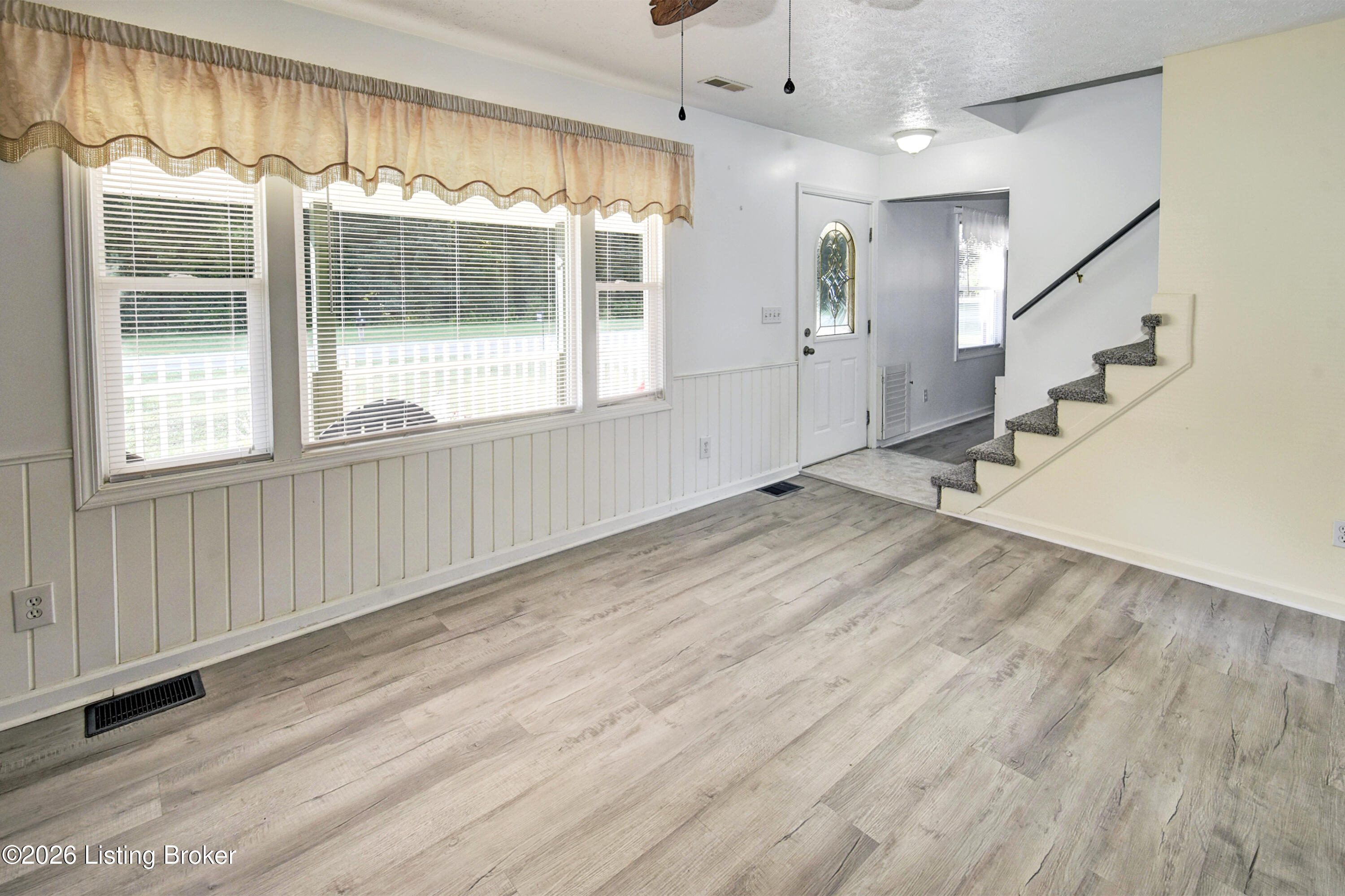 11524 Lower River Rd Property Photo 3