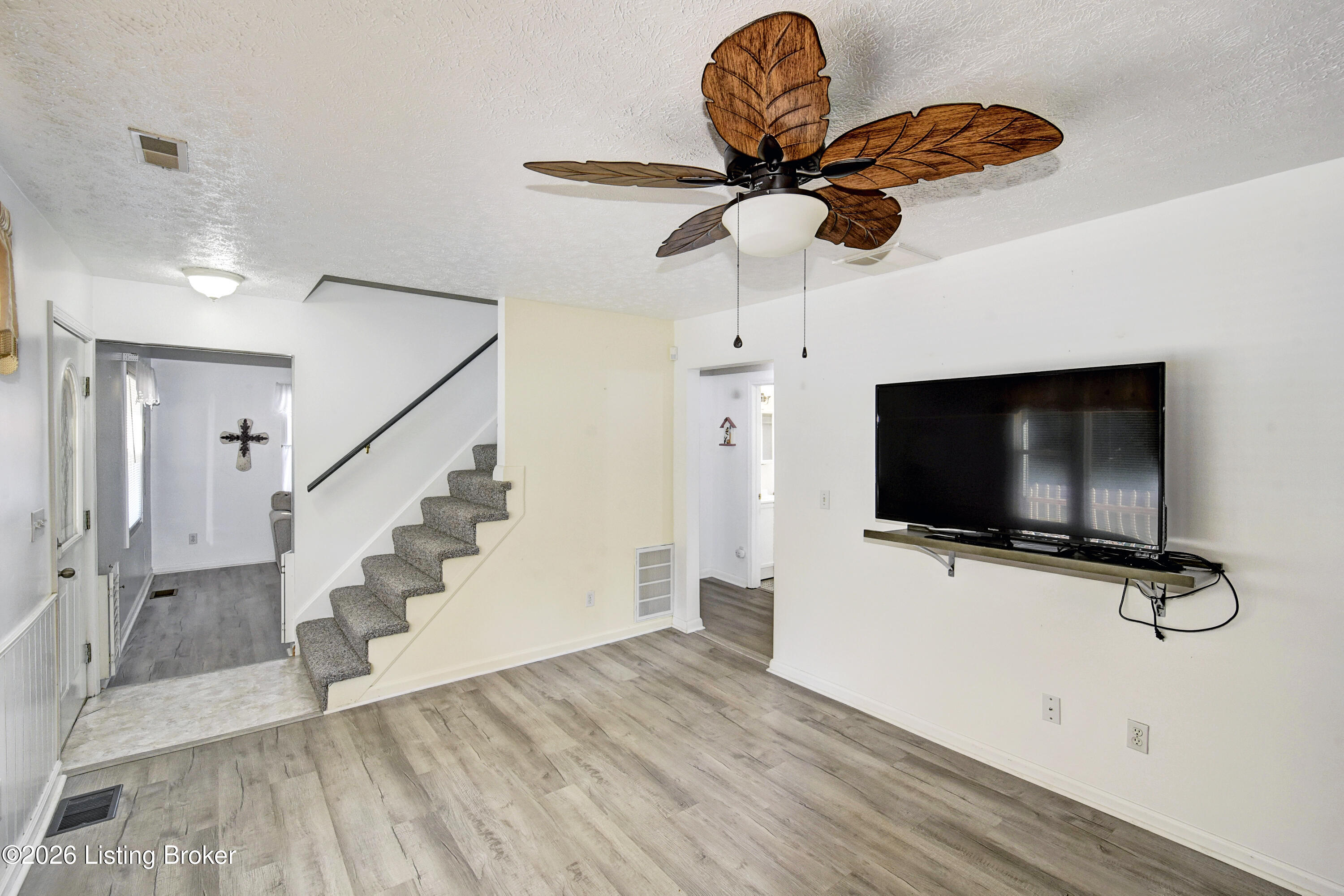 11524 Lower River Rd Property Photo 4