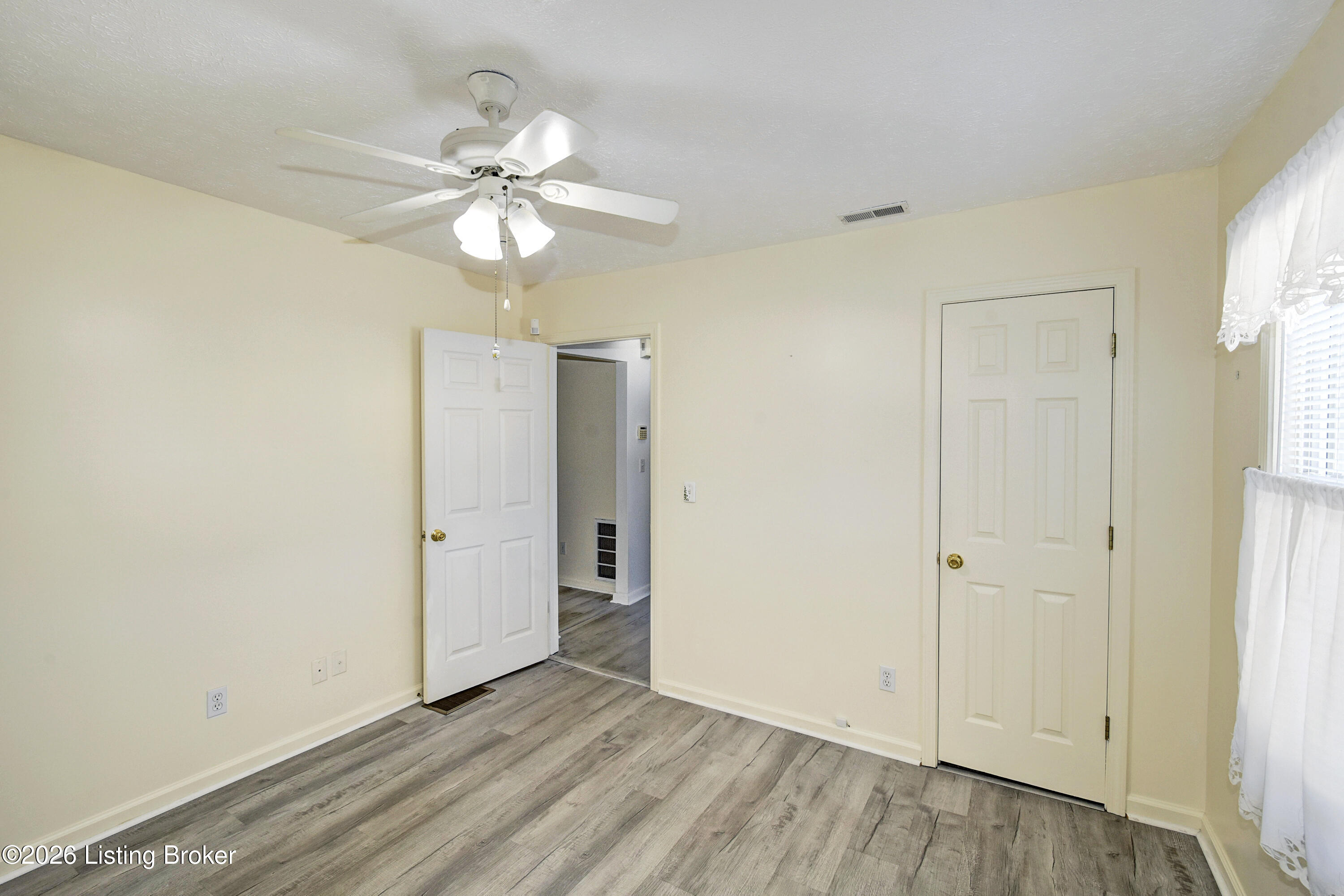 11524 Lower River Rd Property Photo 13