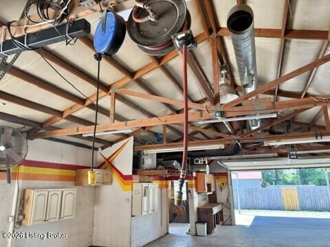 11524 Lower River Rd Property Photo 32