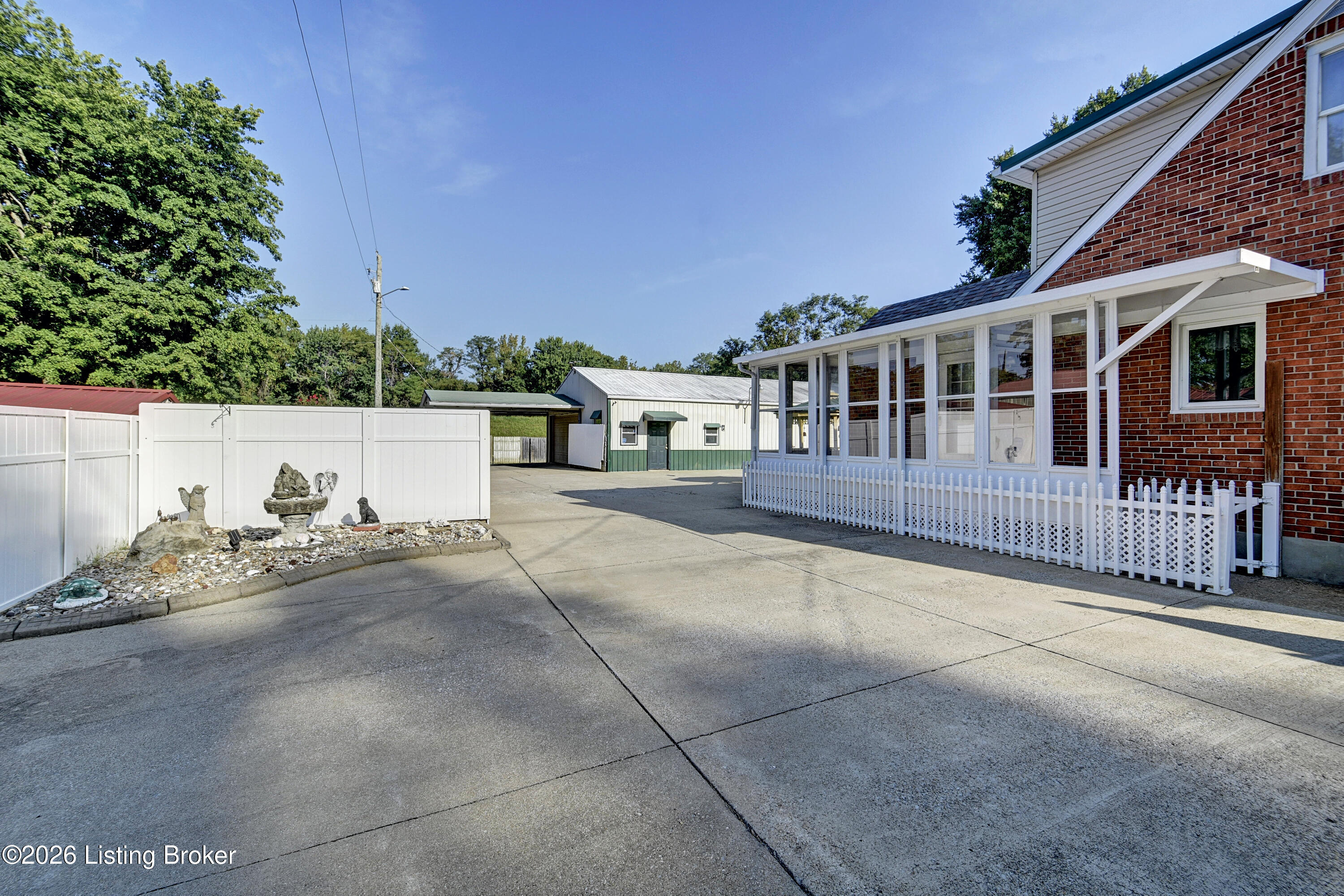 11524 Lower River Rd Property Photo 39