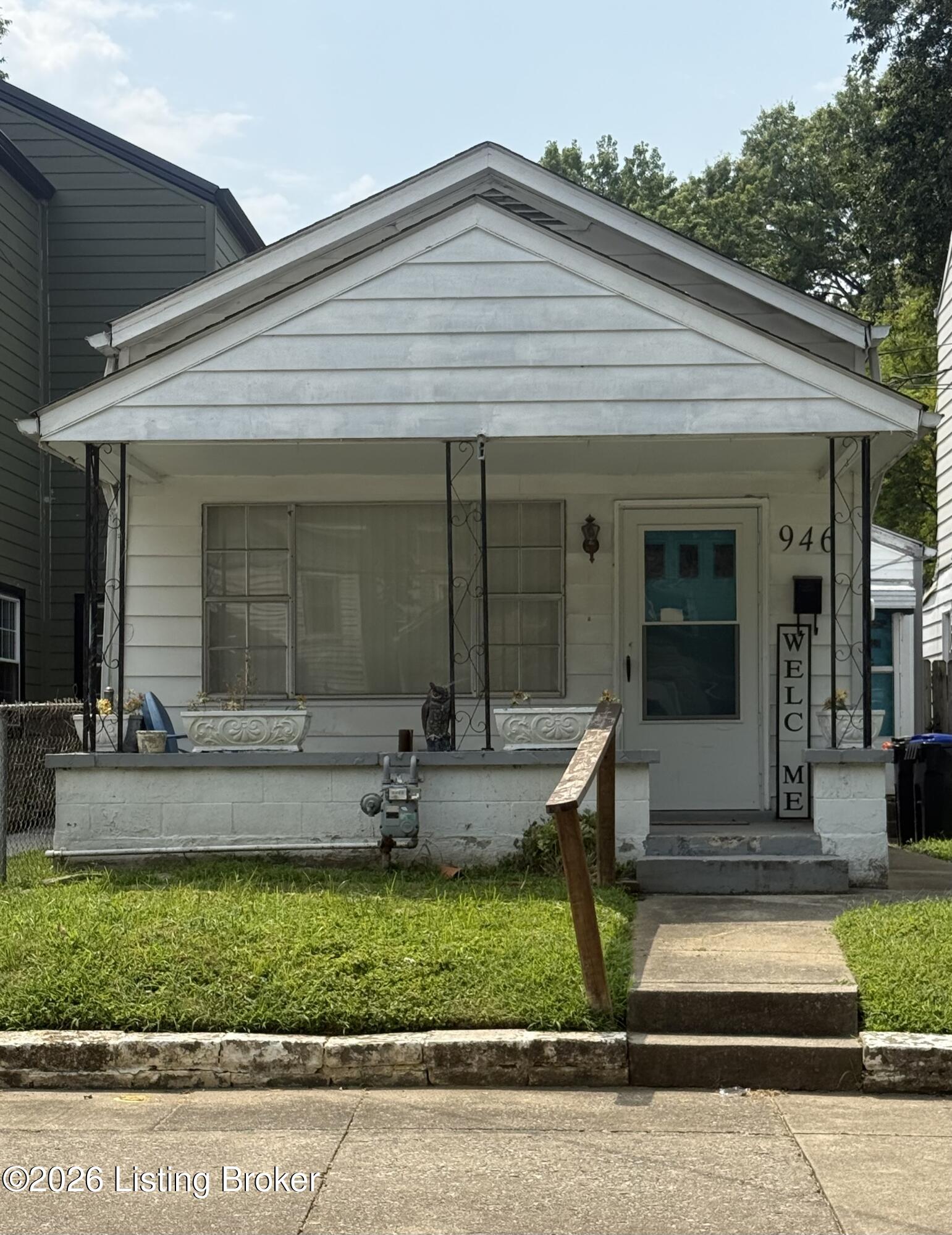 946 Vine St Property Photo 1