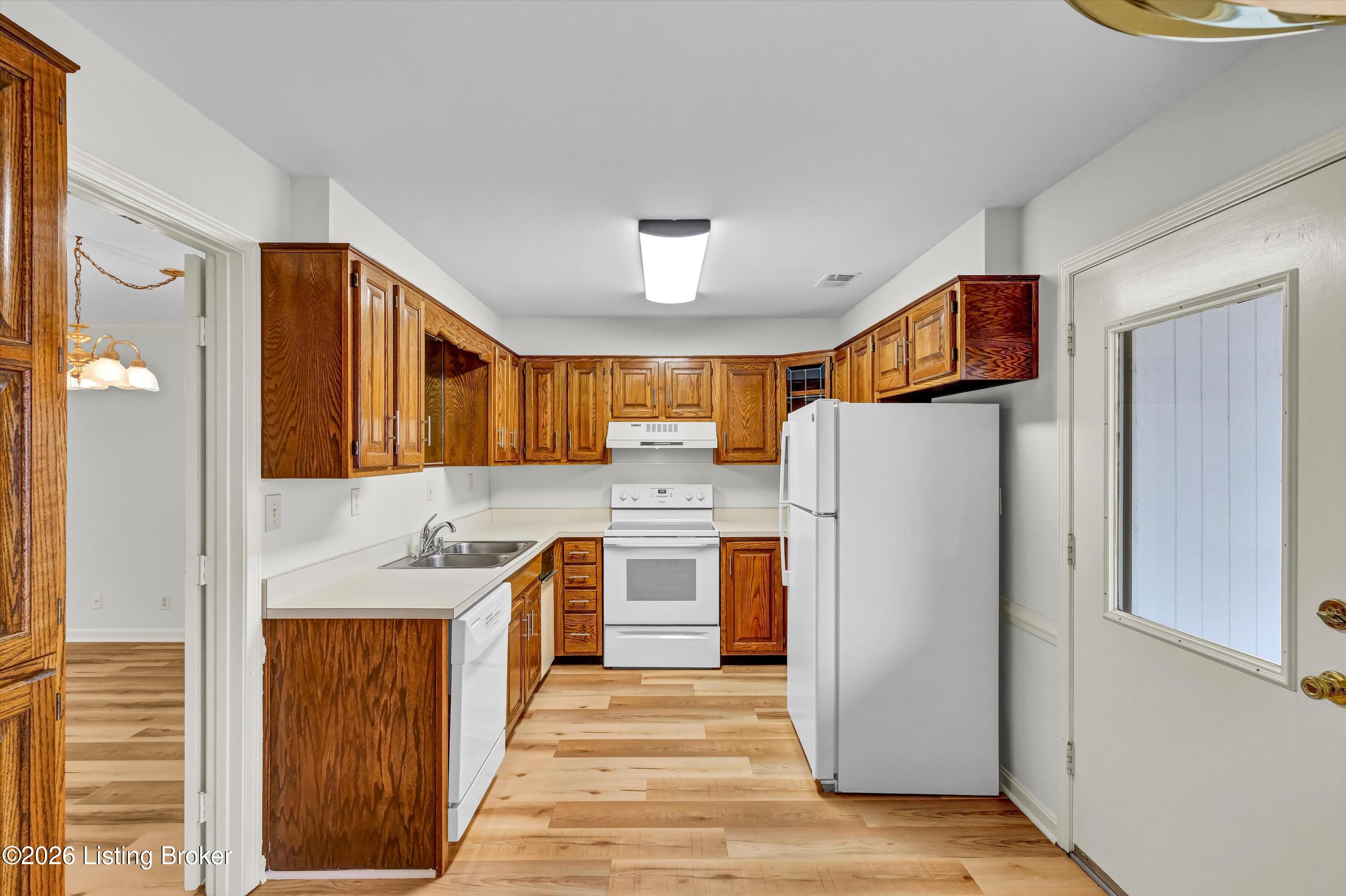 107 Shelby Pointe Dr Property Photo 4
