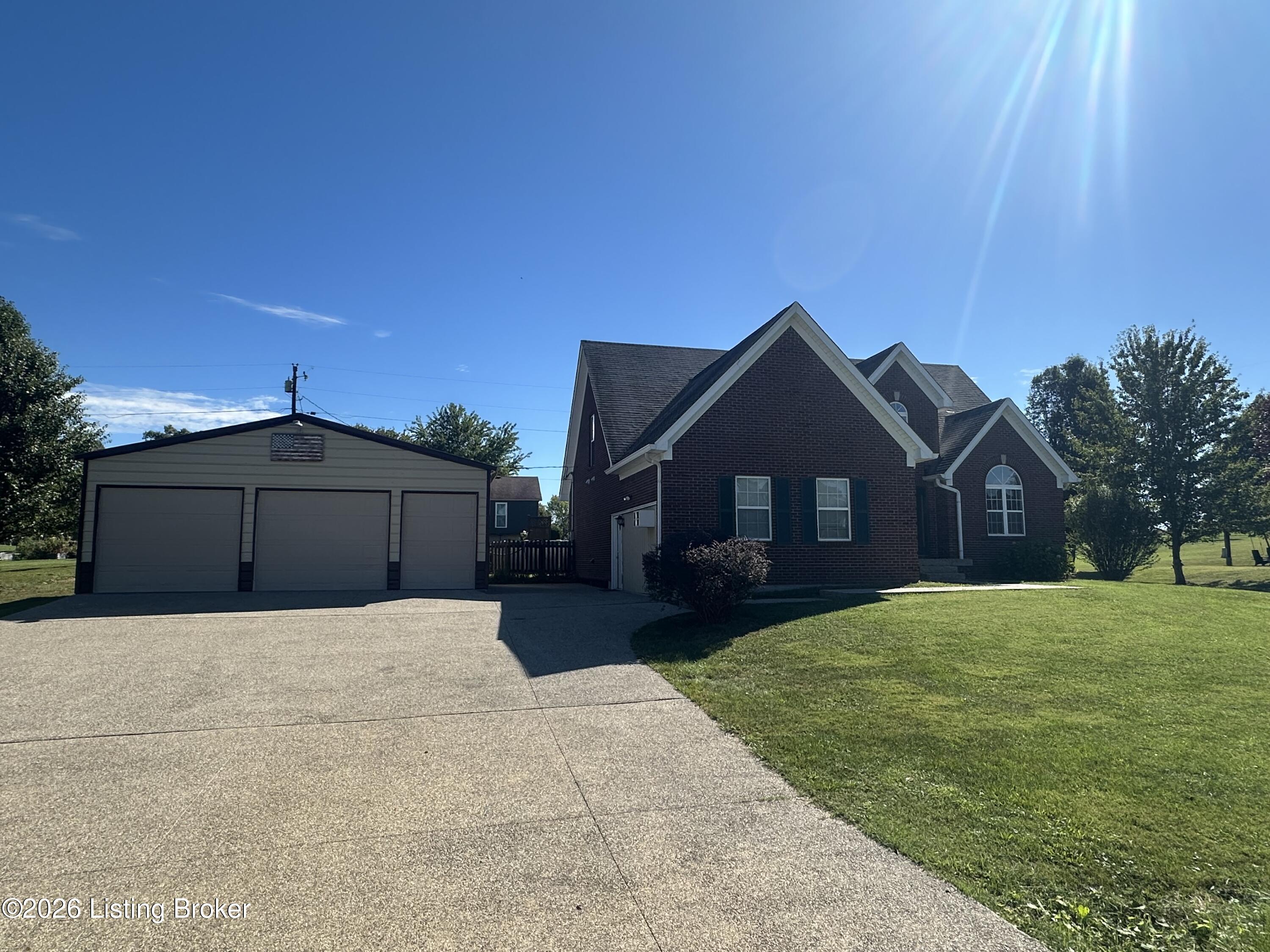 100 E Court Dr Property Photo 1