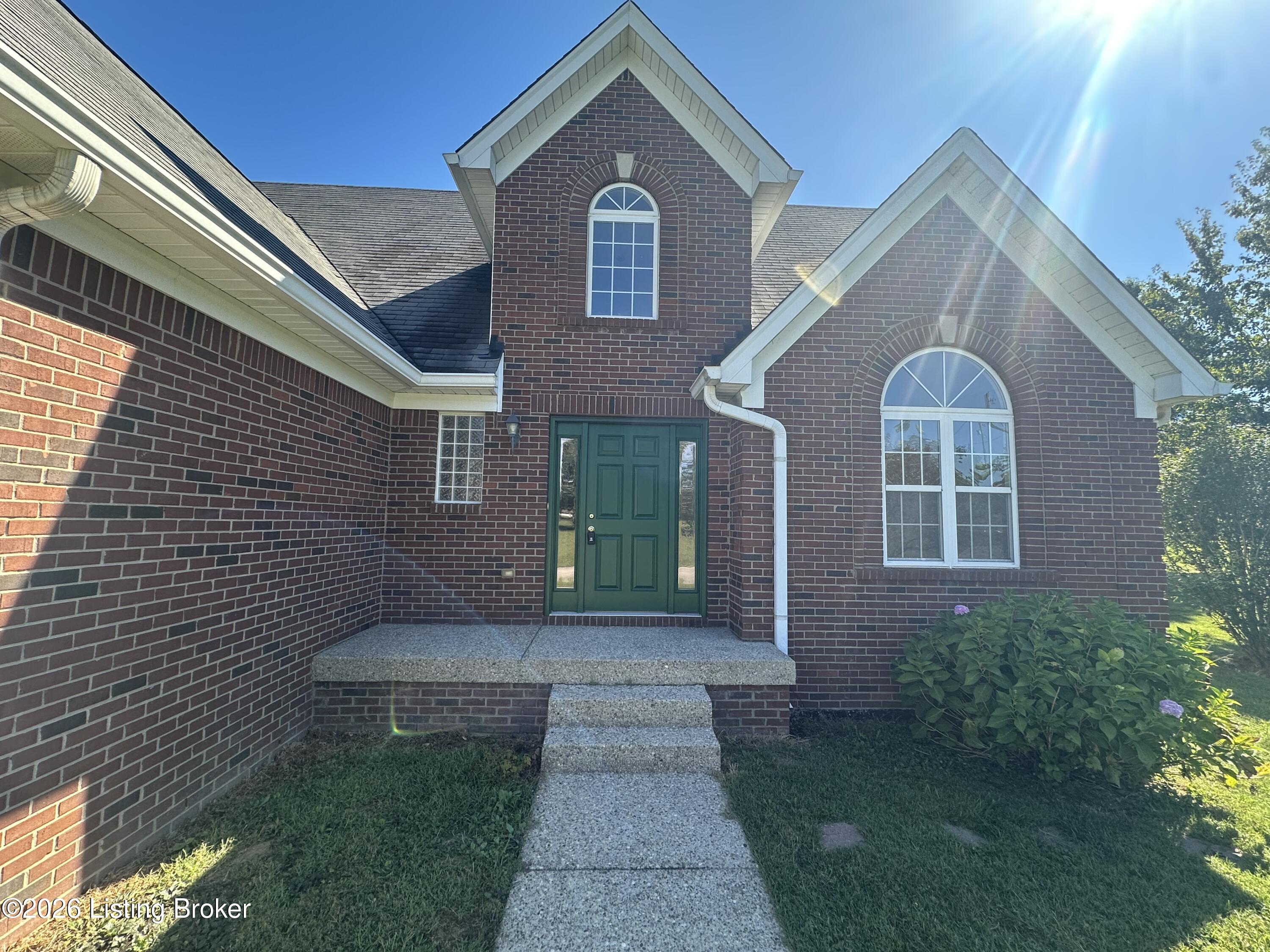 100 E Court Dr Property Photo 6