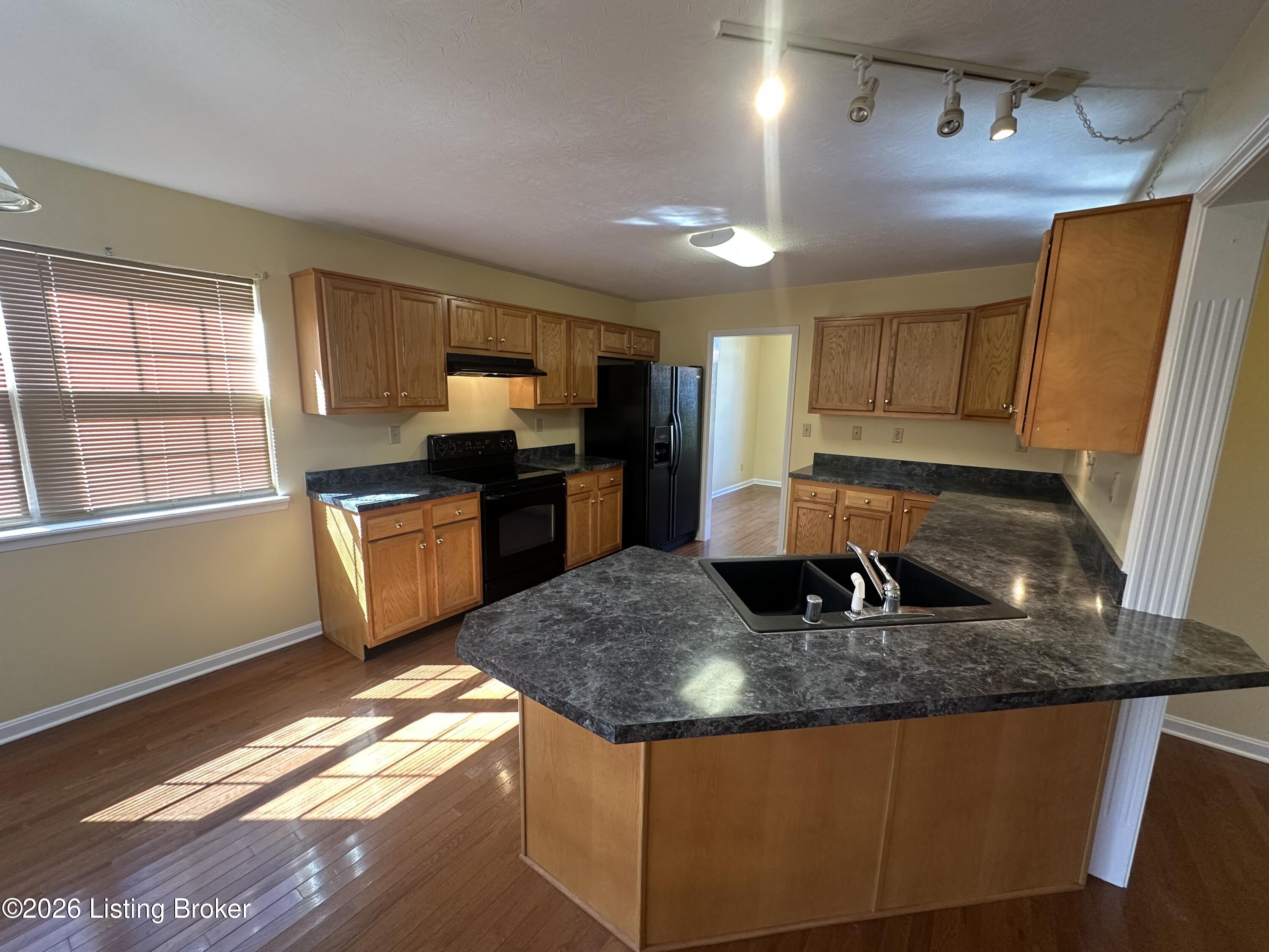100 E Court Dr Property Photo 10