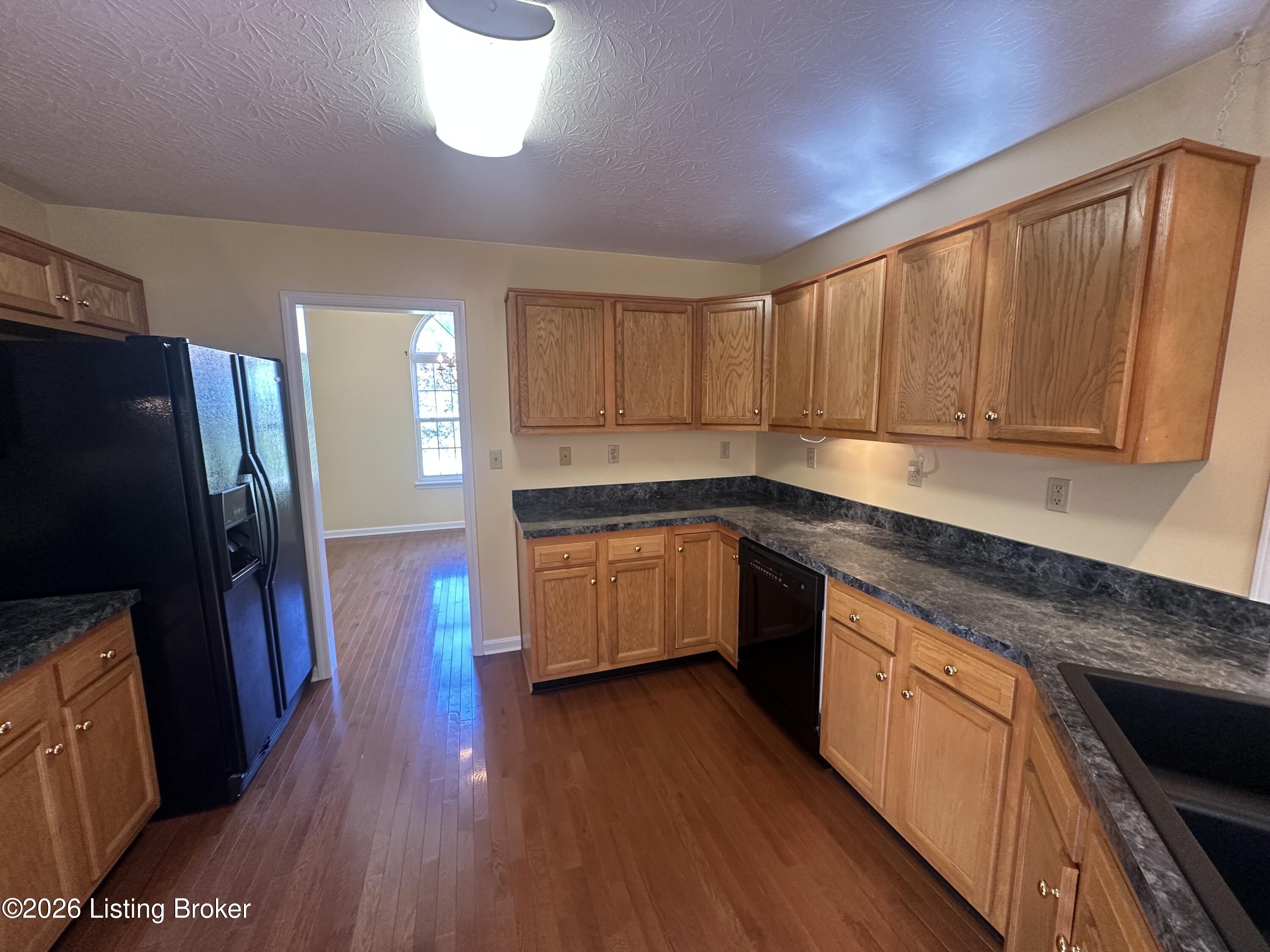 100 E Court Dr Property Photo 11
