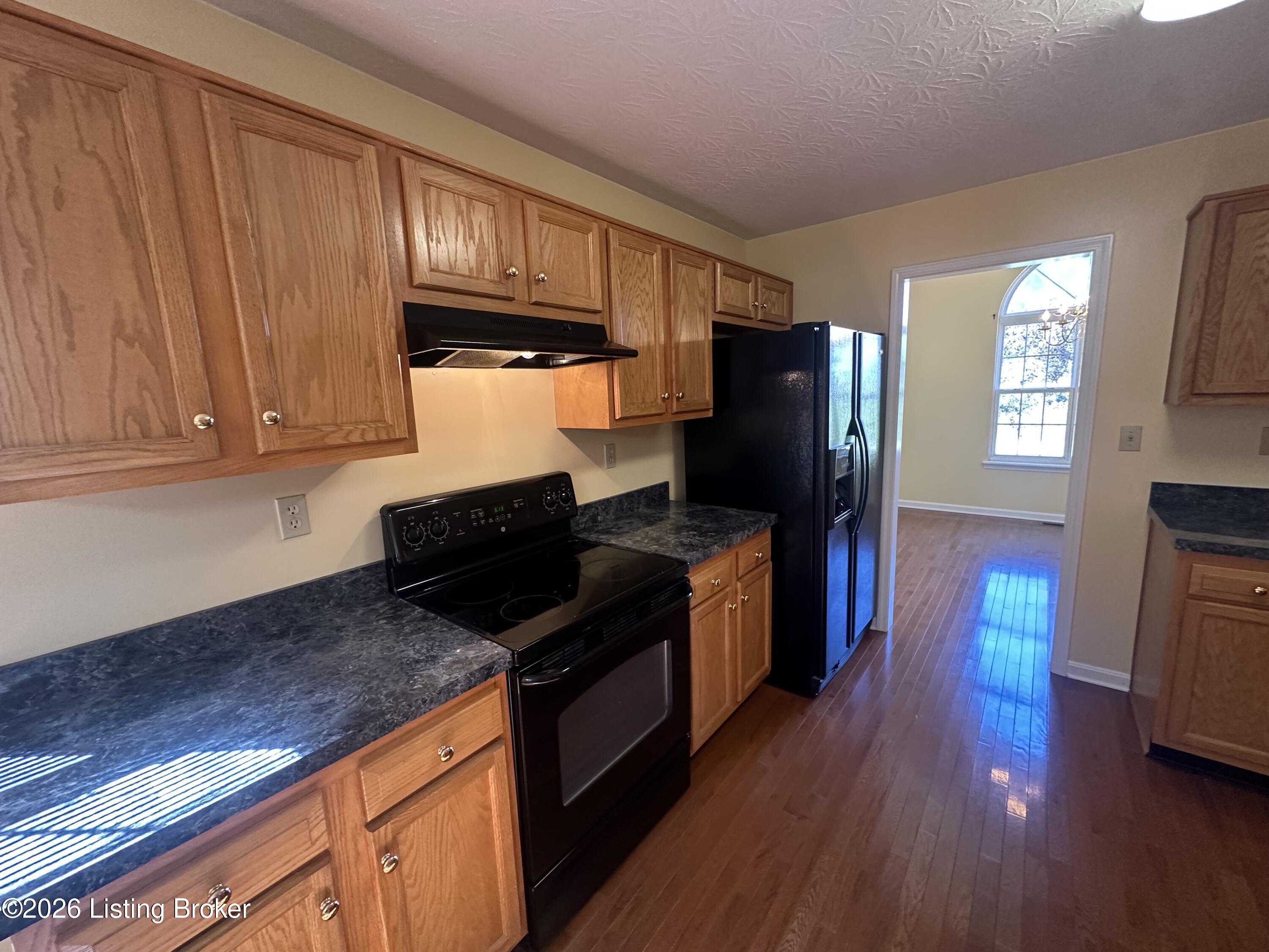100 E Court Dr Property Photo 12