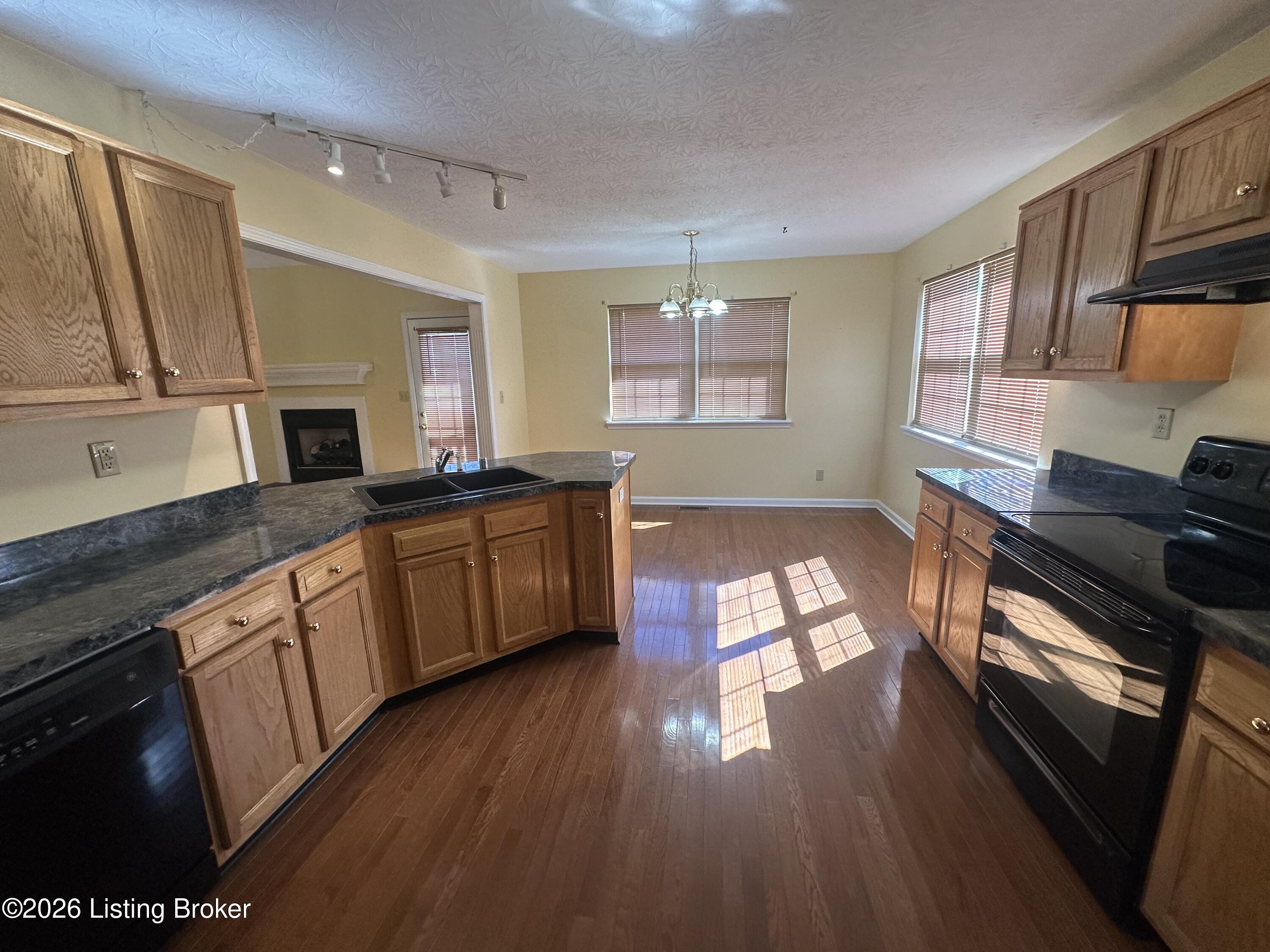 100 E Court Dr Property Photo 13
