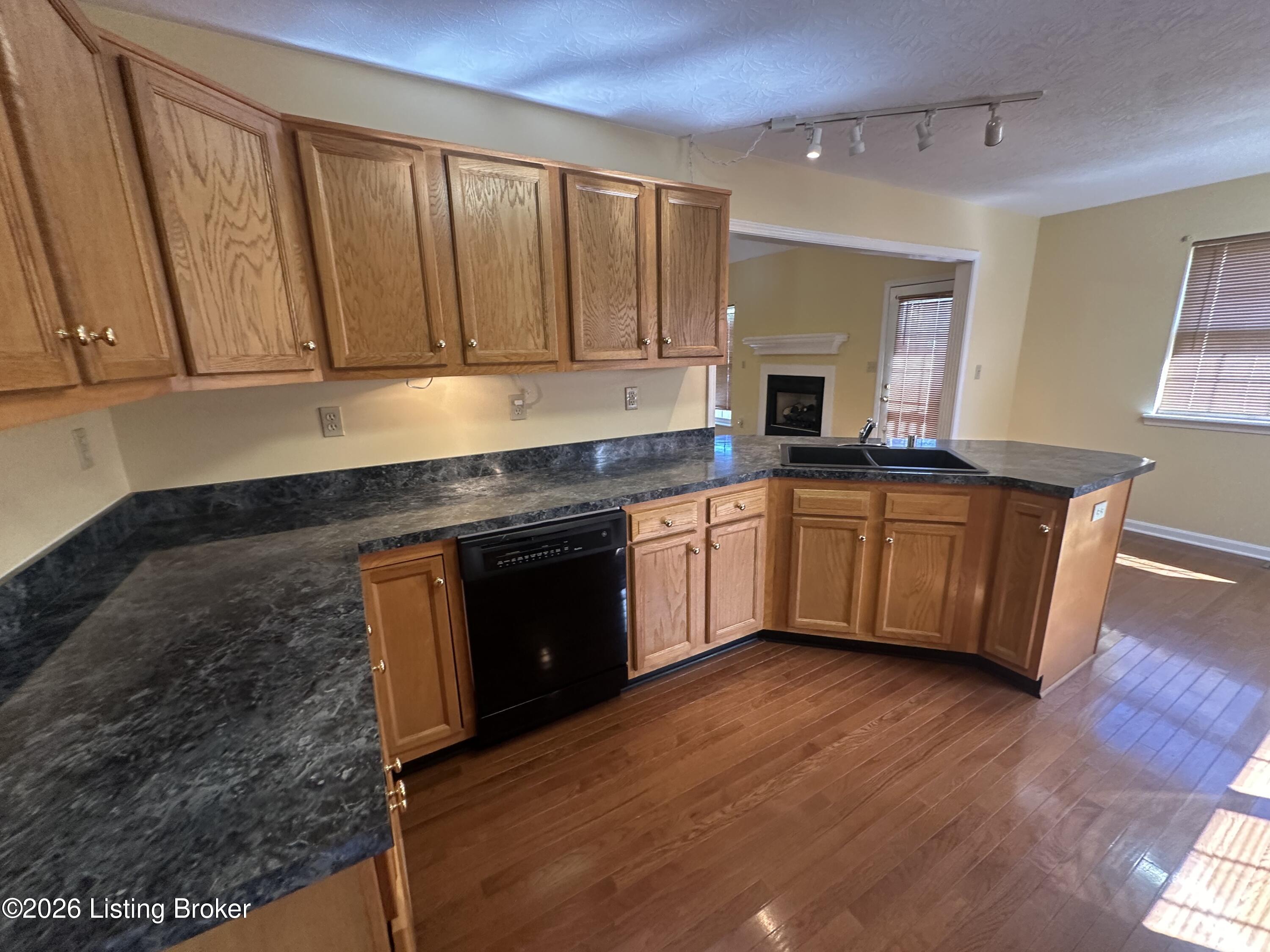 100 E Court Dr Property Photo 14