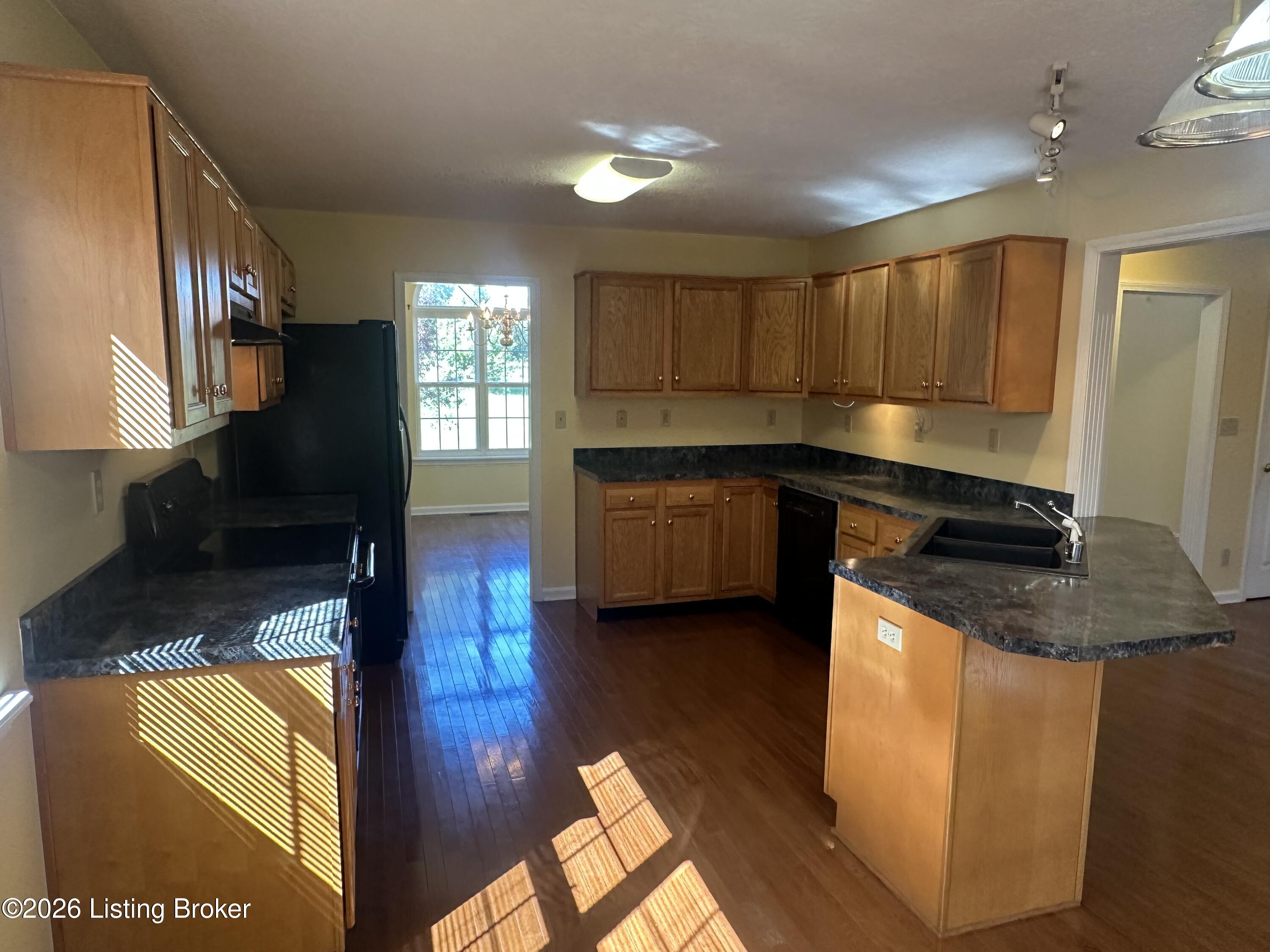 100 E Court Dr Property Photo 15