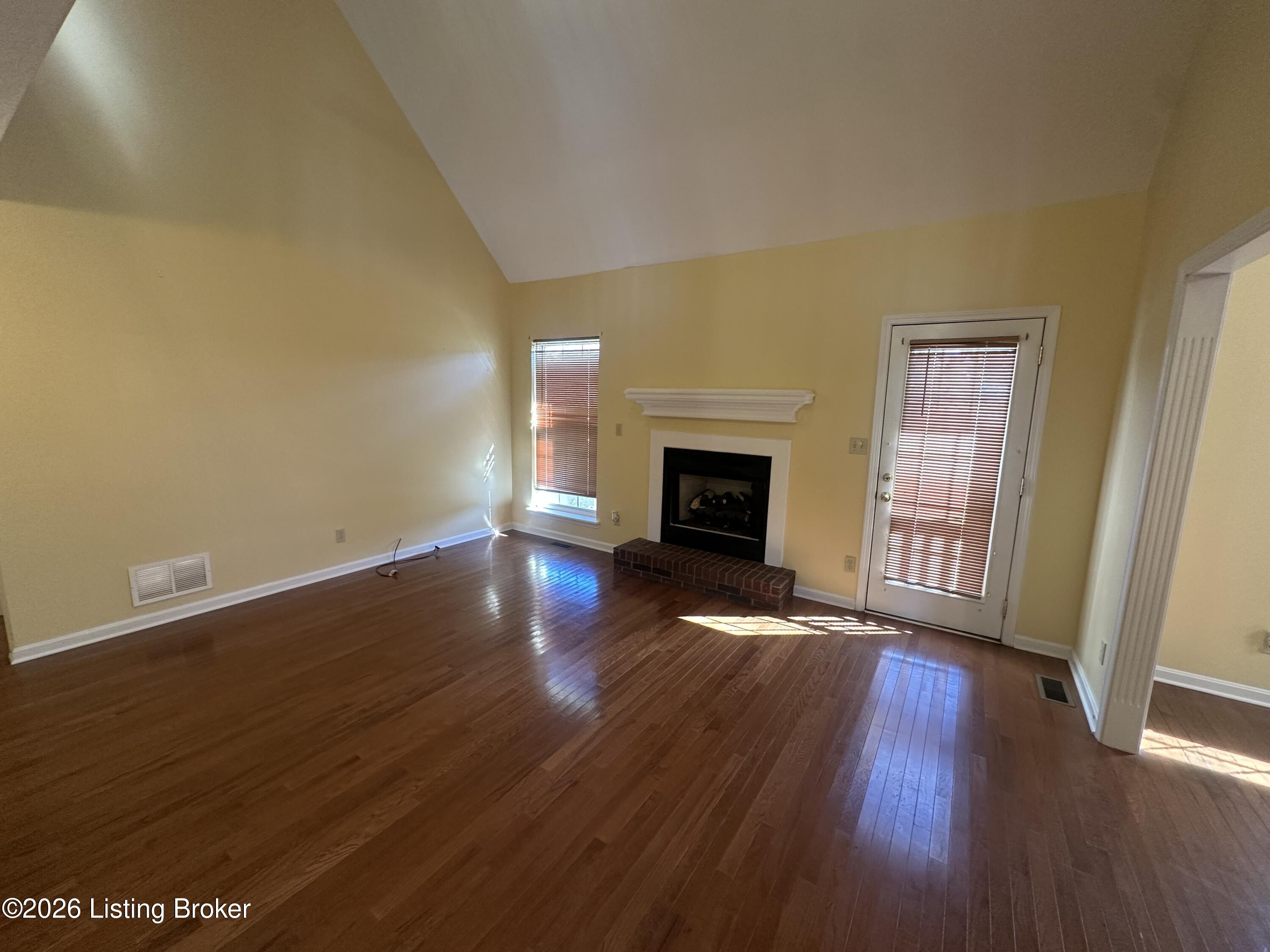 100 E Court Dr Property Photo 16