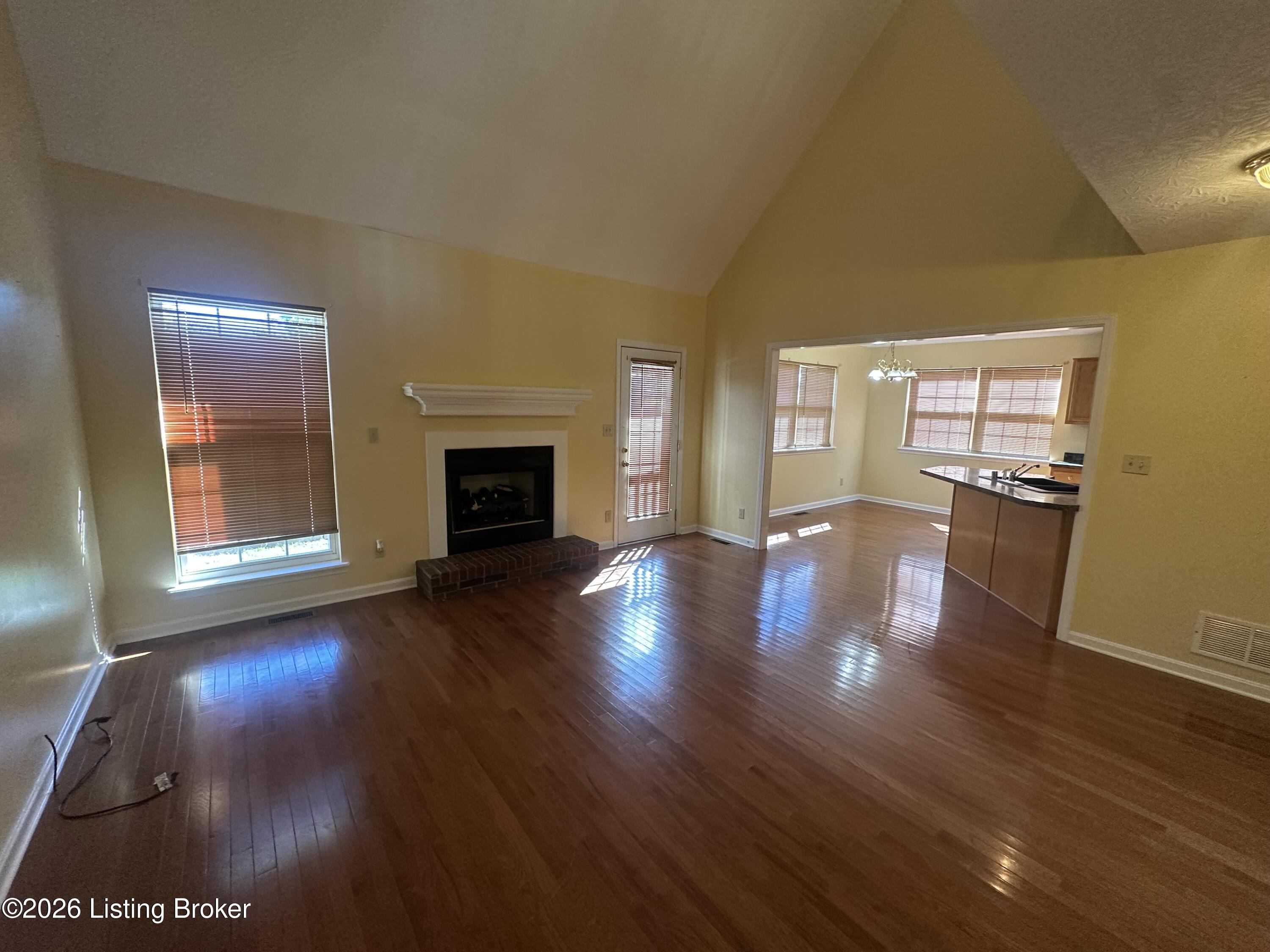 100 E Court Dr Property Photo 17
