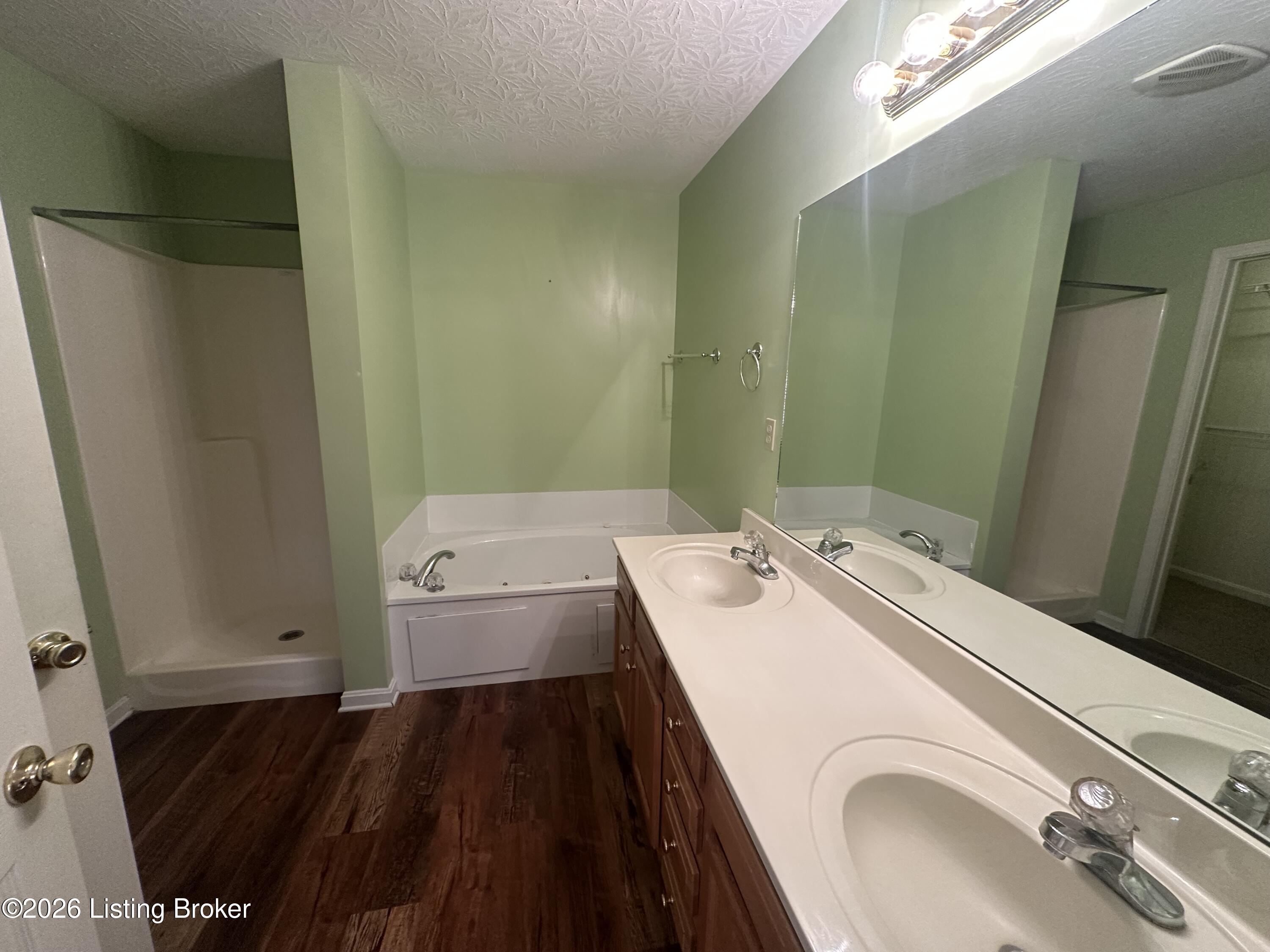 100 E Court Dr Property Photo 23