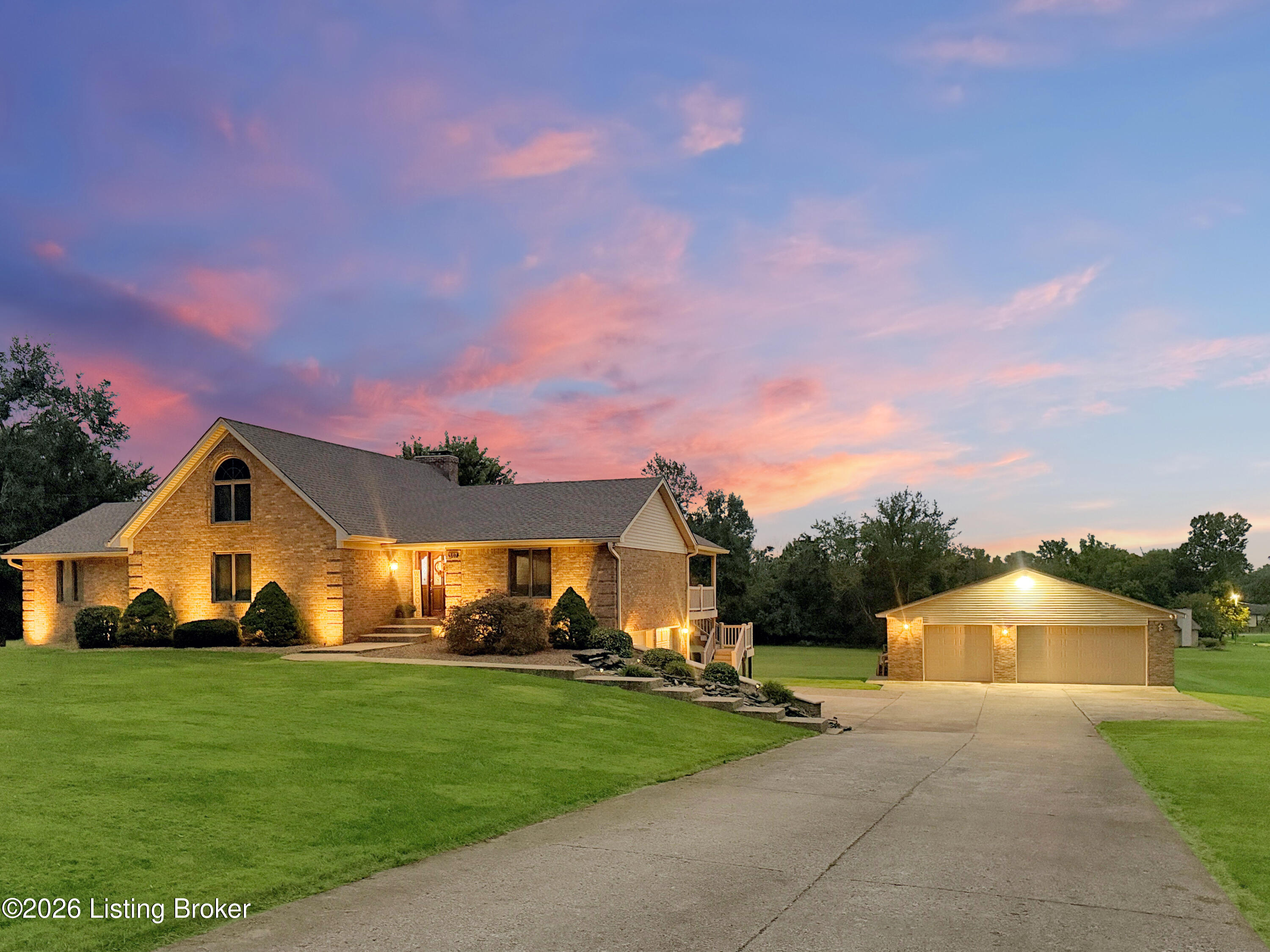 307 Laverne Ct Property Photo 1