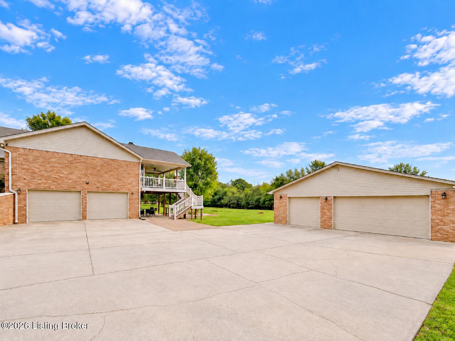 307 Laverne Ct Property Photo 2