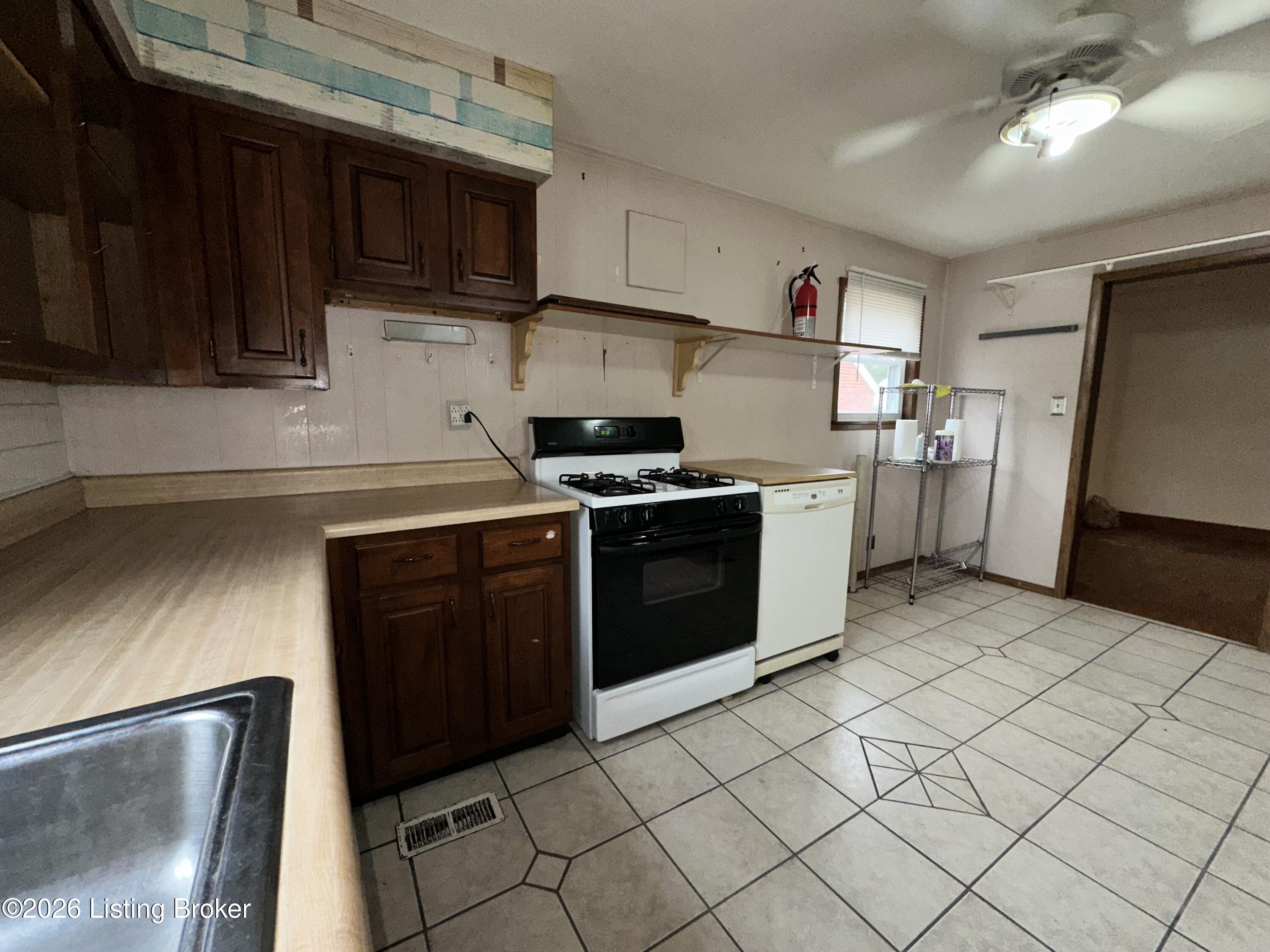 1346 Lillian Ave Property Photo 24
