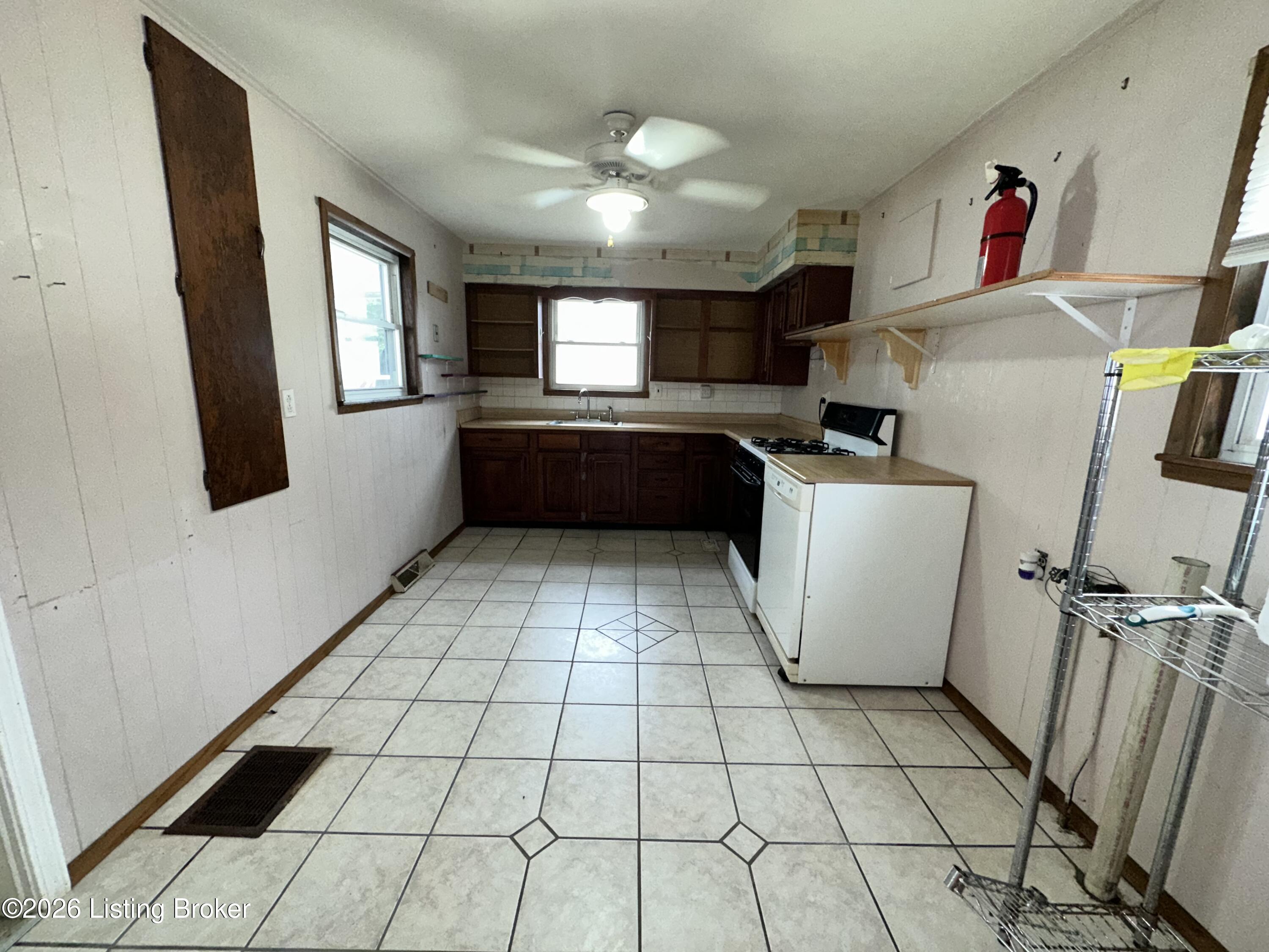 1346 Lillian Ave Property Photo 26