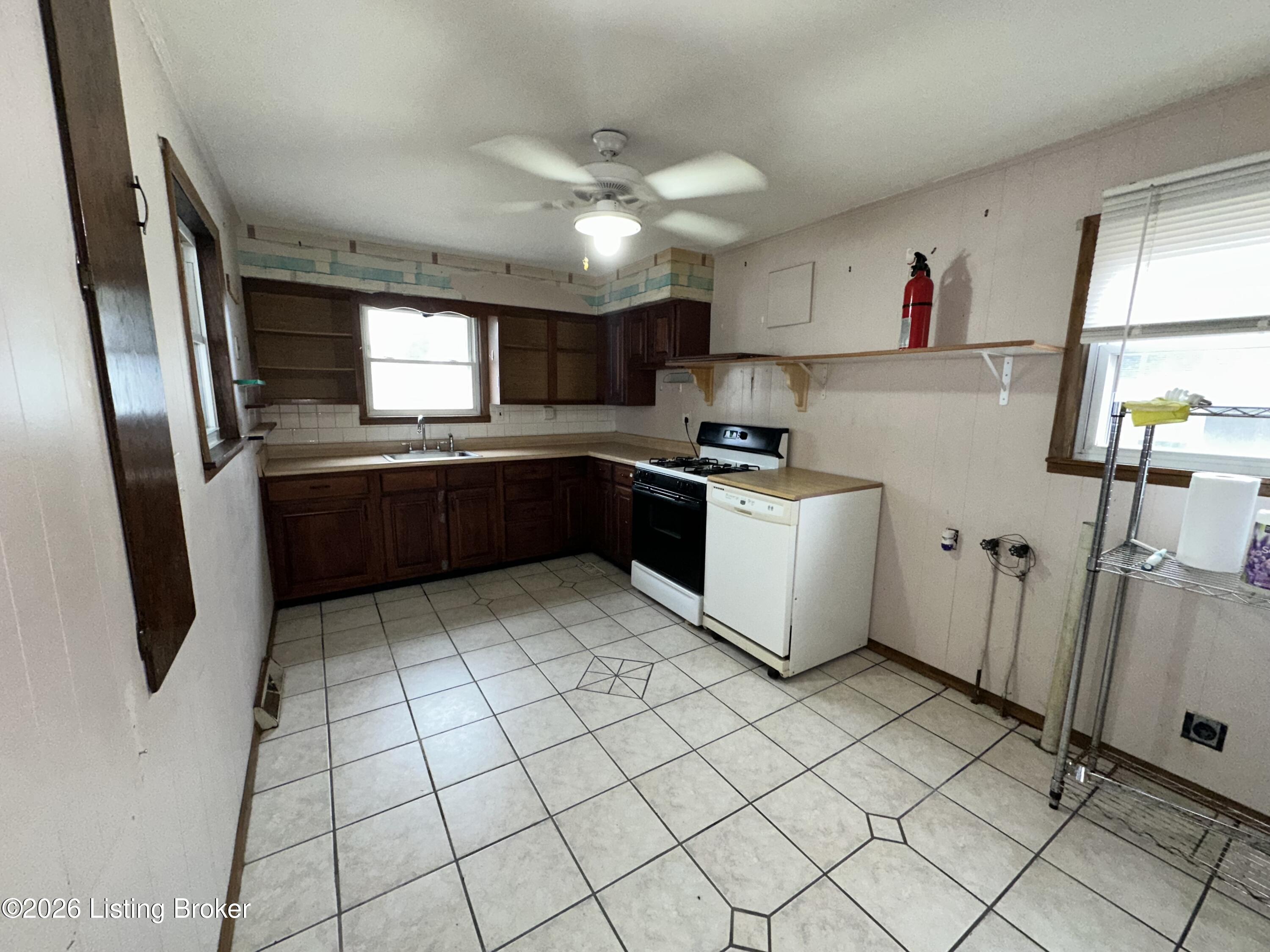 1346 Lillian Ave Property Photo 27